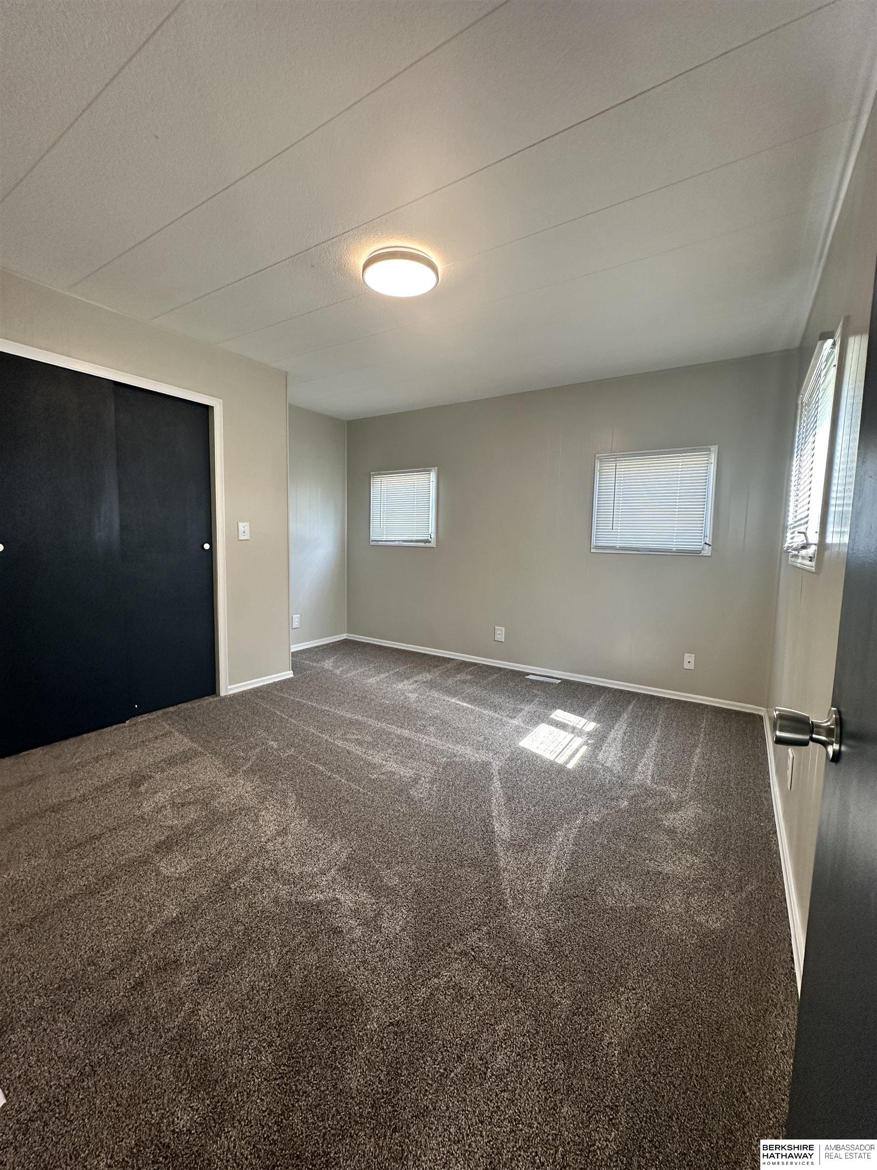 Omaha, Nebraska 68112, United States, 2 Bedrooms Bedrooms, ,1 BathroomBathrooms,Residential,Pending,124382