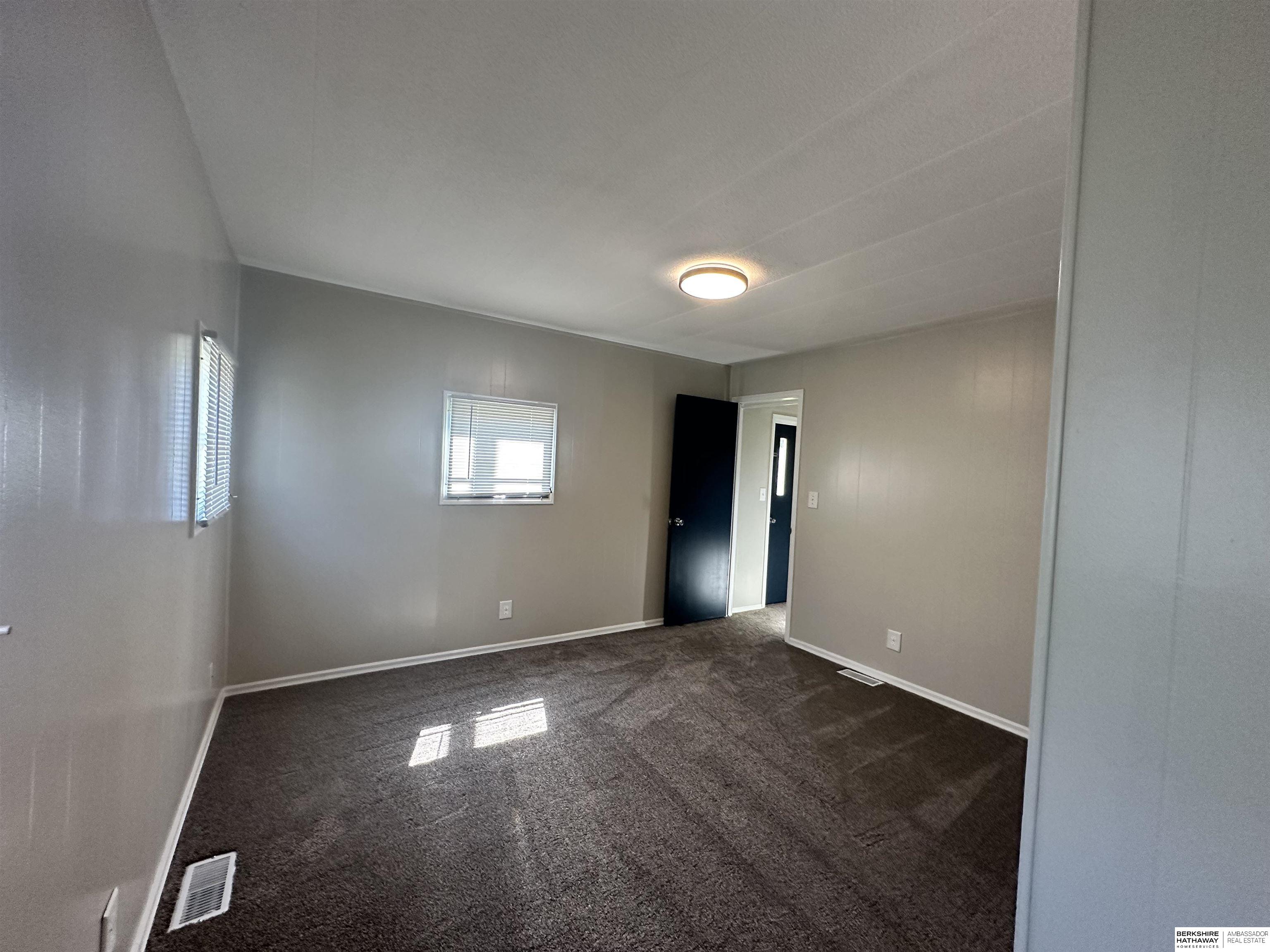 Omaha, Nebraska 68112, United States, 2 Bedrooms Bedrooms, ,1 BathroomBathrooms,Residential,Pending,124382