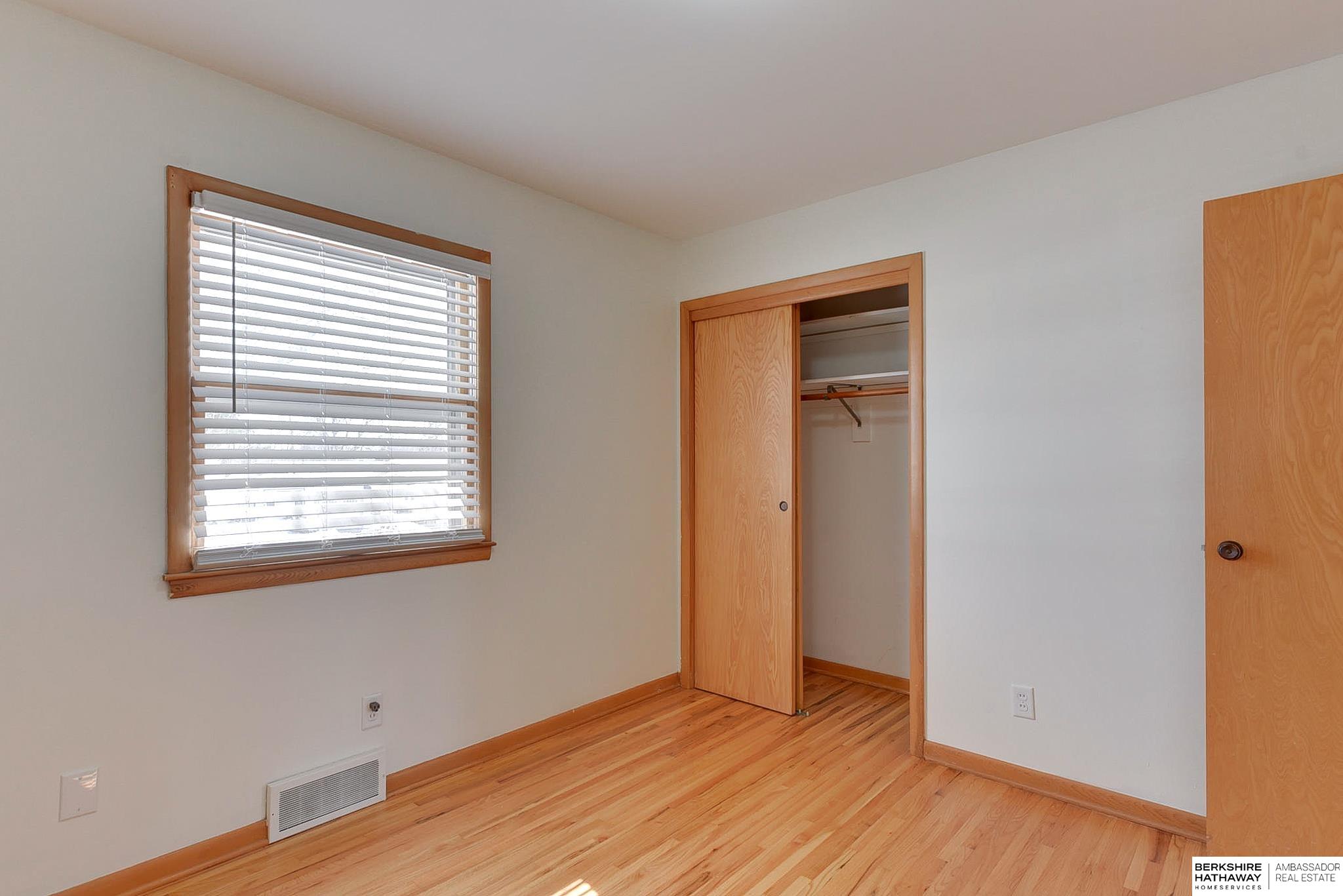 Omaha, Nebraska 68106, United States, 3 Bedrooms Bedrooms, ,3 BathroomsBathrooms,Residential,Pending,93419