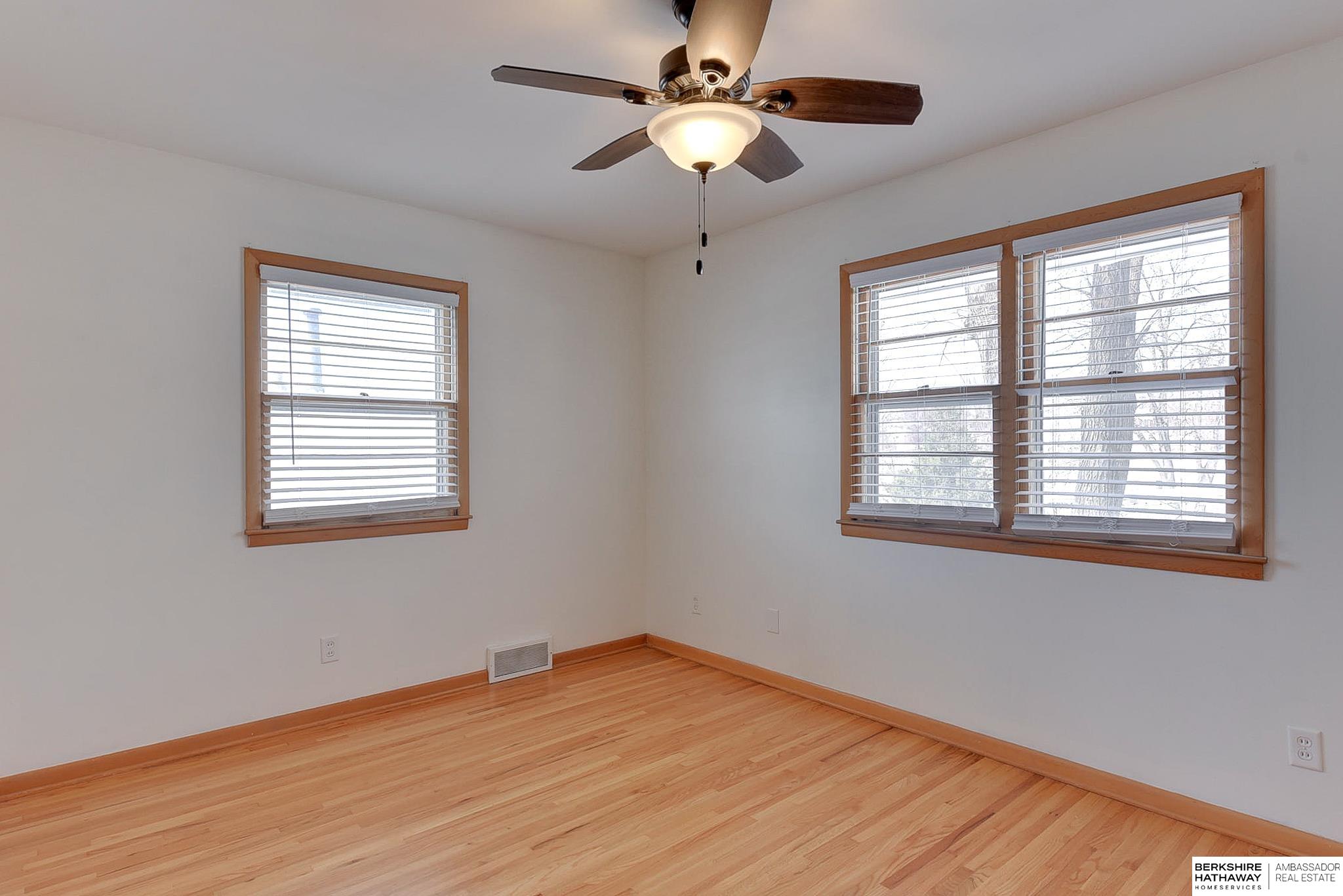 Omaha, Nebraska 68106, United States, 3 Bedrooms Bedrooms, ,3 BathroomsBathrooms,Residential,Pending,93419