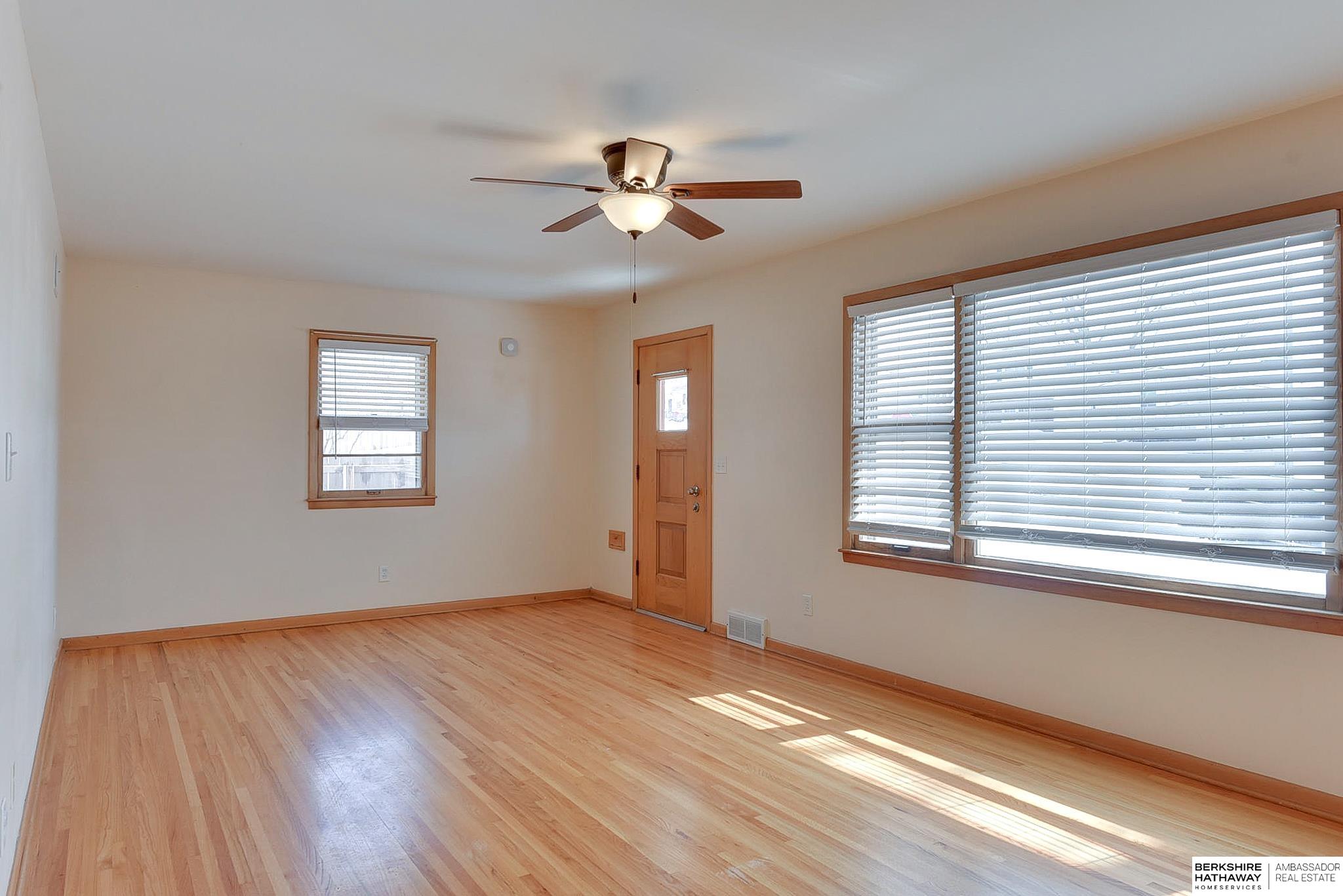 Omaha, Nebraska 68106, United States, 3 Bedrooms Bedrooms, ,3 BathroomsBathrooms,Residential,Pending,93419