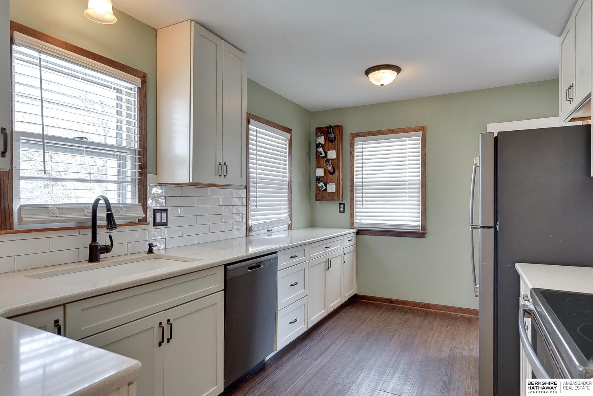 Omaha, Nebraska 68106, United States, 3 Bedrooms Bedrooms, ,3 BathroomsBathrooms,Residential,Pending,93419