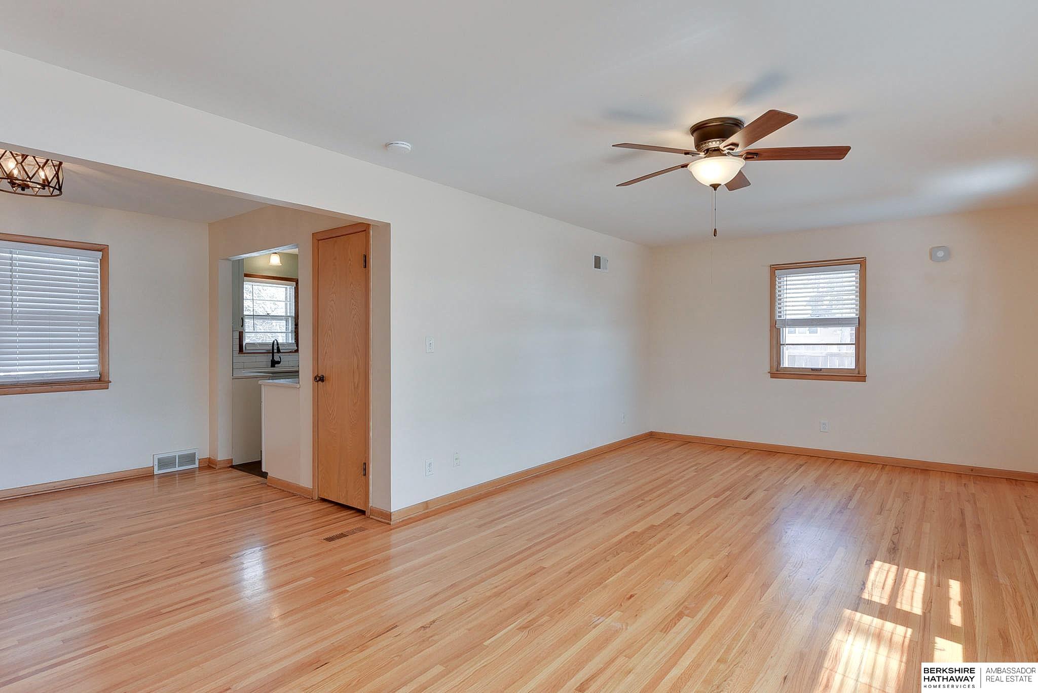 Omaha, Nebraska 68106, United States, 3 Bedrooms Bedrooms, ,3 BathroomsBathrooms,Residential,Pending,93419