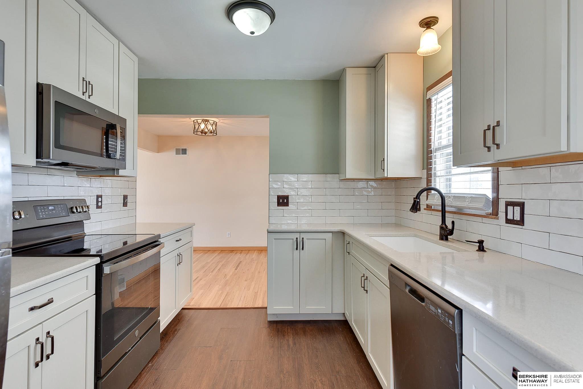 Omaha, Nebraska 68106, United States, 3 Bedrooms Bedrooms, ,3 BathroomsBathrooms,Residential,Pending,93419