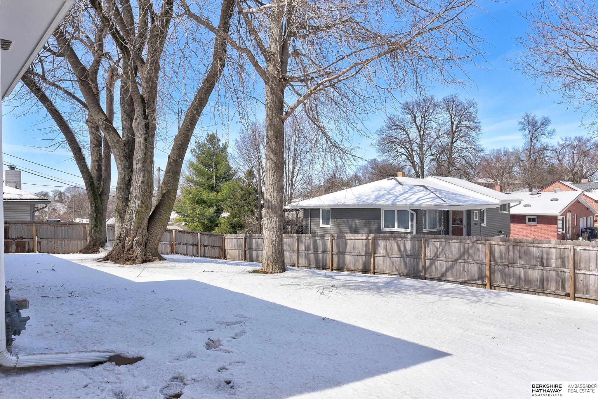 Omaha, Nebraska 68106, United States, 3 Bedrooms Bedrooms, ,3 BathroomsBathrooms,Residential,Pending,93419