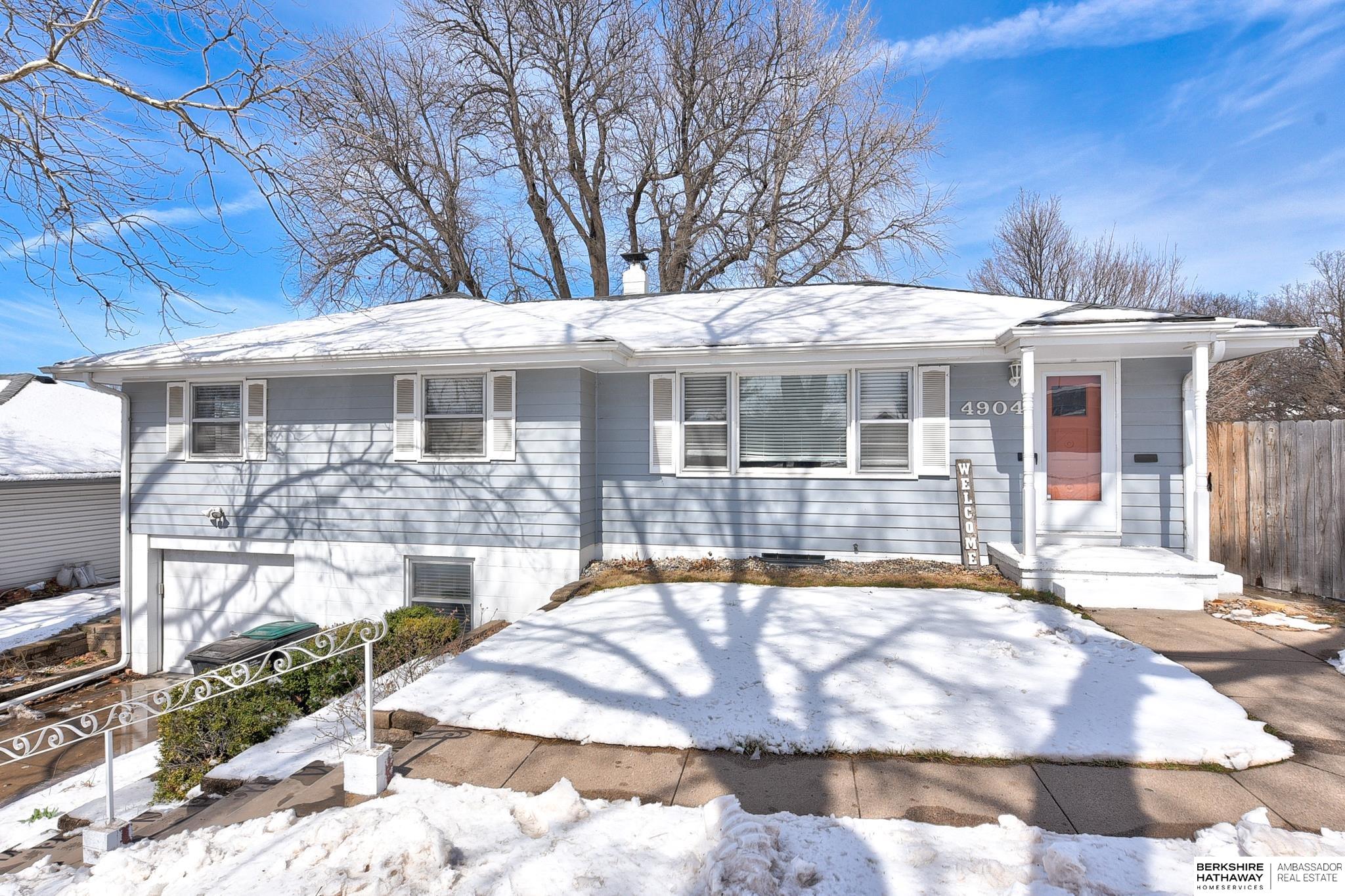 Omaha, Nebraska 68106, United States, 3 Bedrooms Bedrooms, ,3 BathroomsBathrooms,Residential,Pending,93419