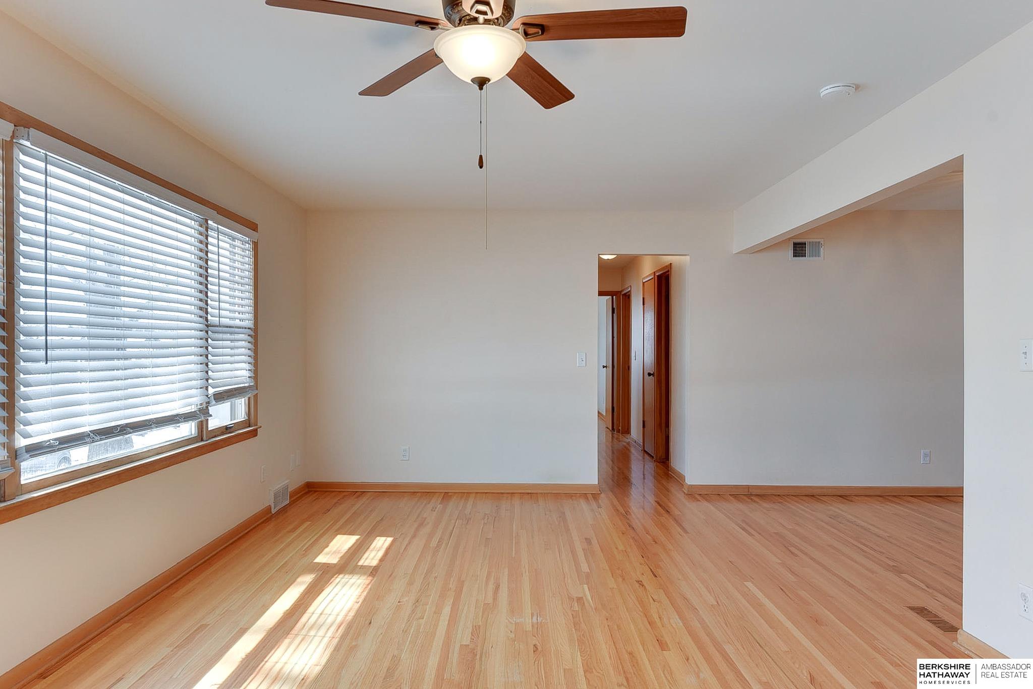 Omaha, Nebraska 68106, United States, 3 Bedrooms Bedrooms, ,3 BathroomsBathrooms,Residential,Pending,93419