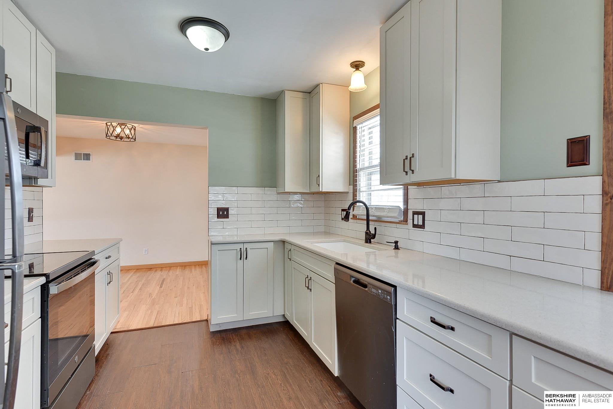 Omaha, Nebraska 68106, United States, 3 Bedrooms Bedrooms, ,3 BathroomsBathrooms,Residential,Pending,93419