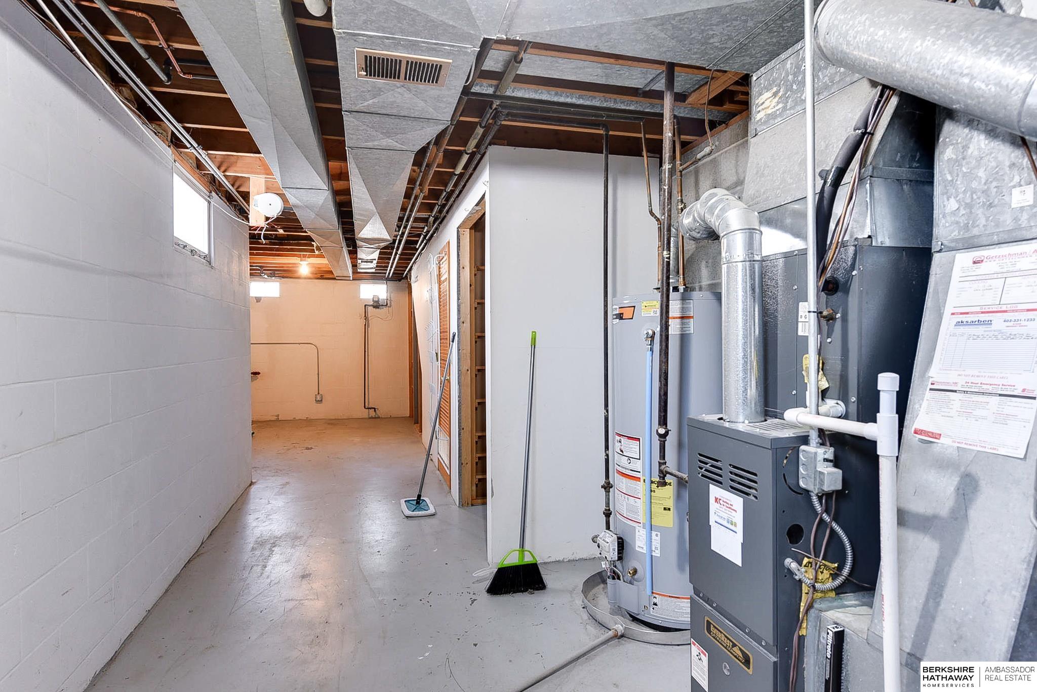 Omaha, Nebraska 68106, United States, 3 Bedrooms Bedrooms, ,3 BathroomsBathrooms,Residential,Pending,93419