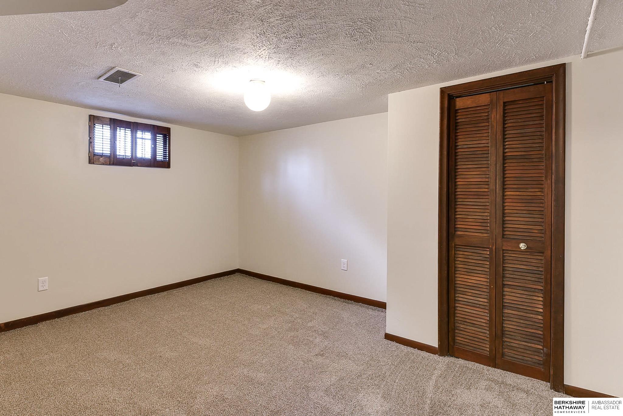 Omaha, Nebraska 68106, United States, 4 Bedrooms Bedrooms, ,3 BathroomsBathrooms,Residential,Active,13375