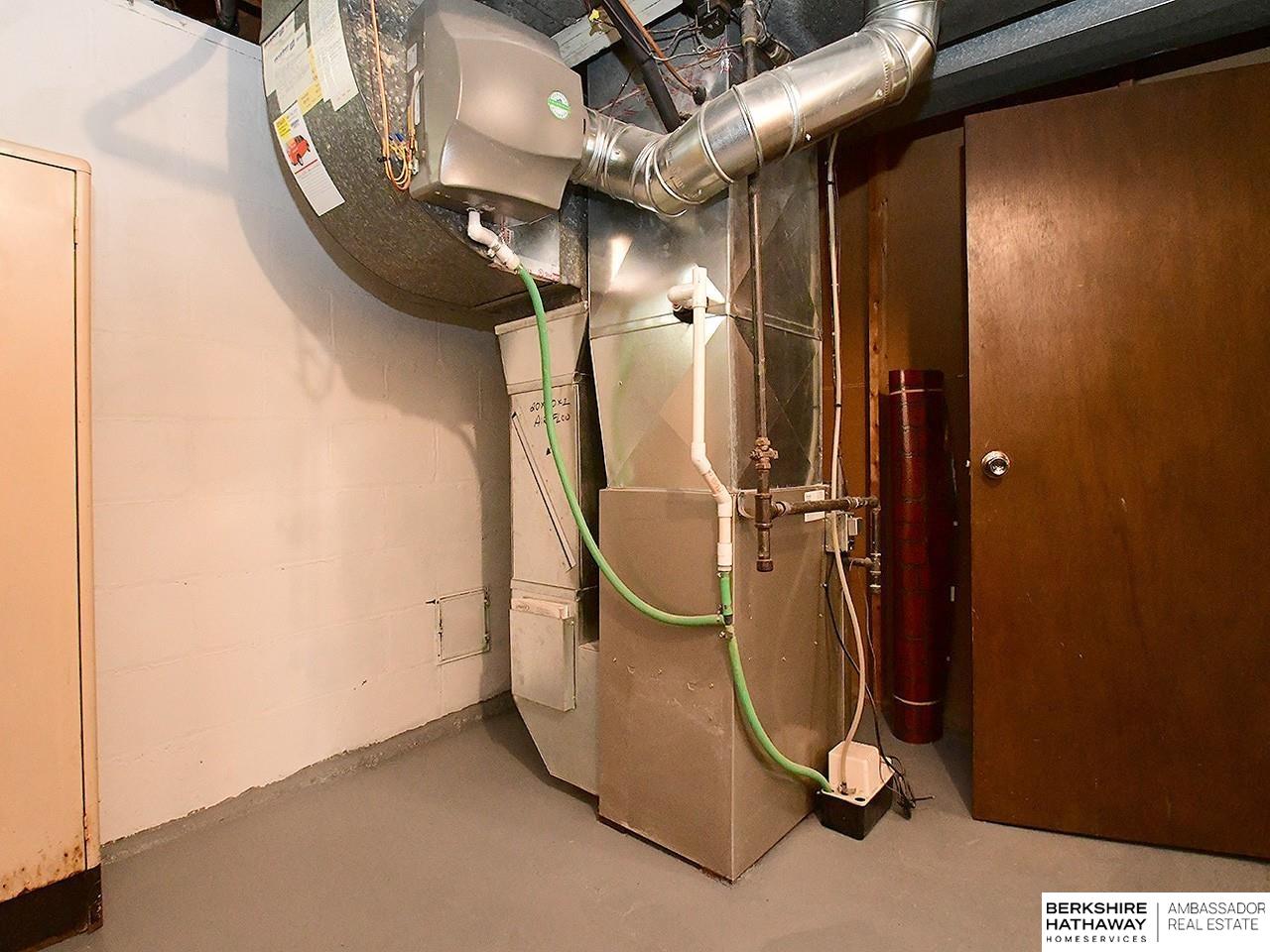 Omaha, Nebraska 68106, United States, 4 Bedrooms Bedrooms, ,3 BathroomsBathrooms,Residential,Active,13375