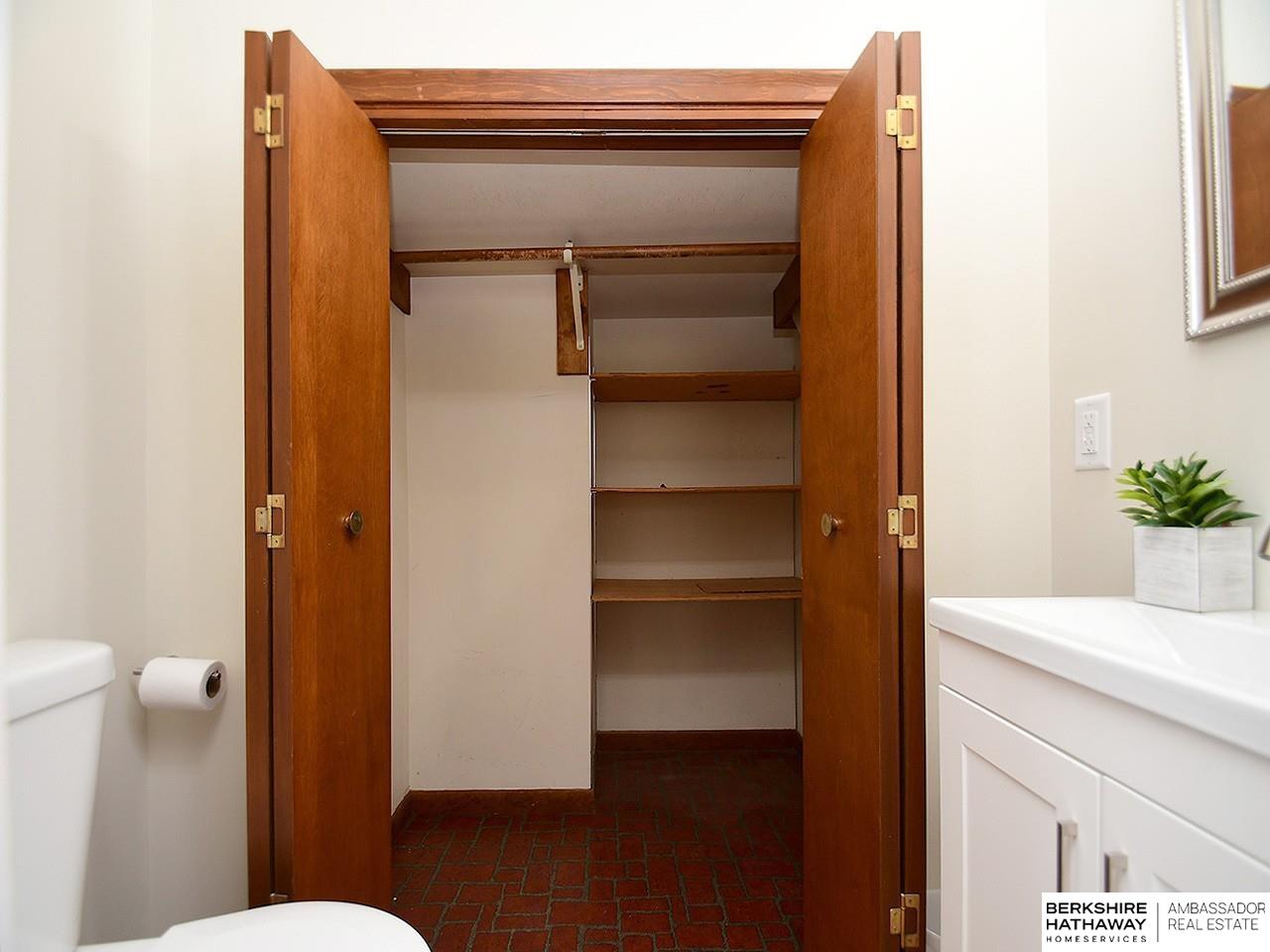 Omaha, Nebraska 68106, United States, 4 Bedrooms Bedrooms, ,3 BathroomsBathrooms,Residential,Active,13375