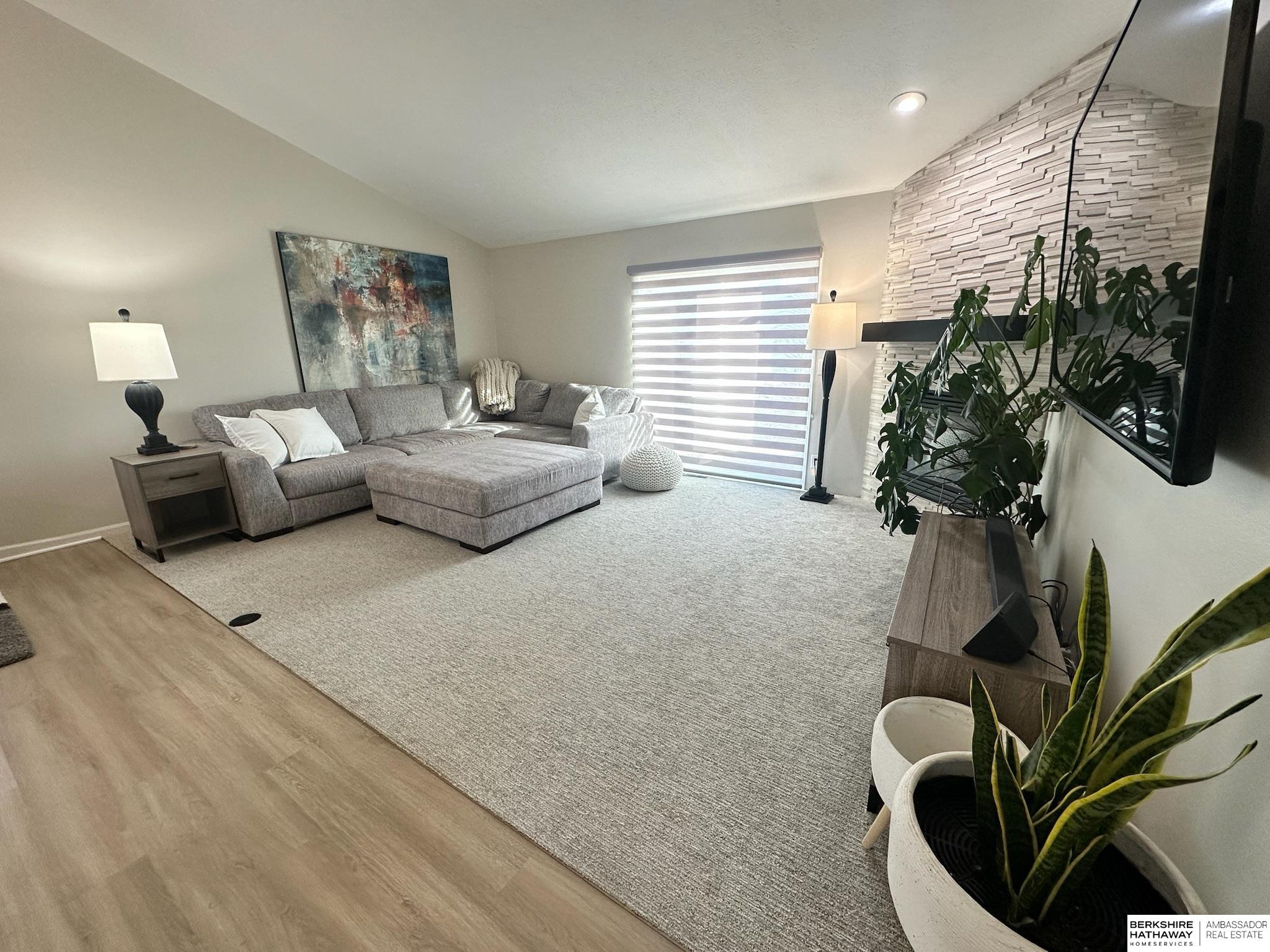 Omaha, Nebraska 68135, United States, 3 Bedrooms Bedrooms, ,2 BathroomsBathrooms,Residential,Pending,13873