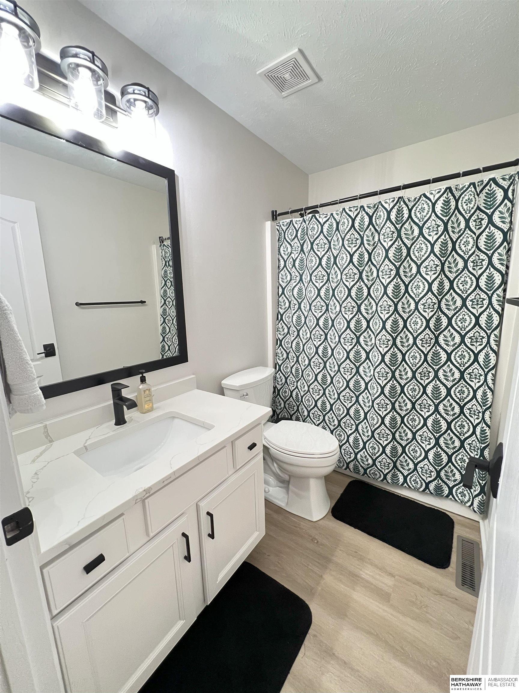 Omaha, Nebraska 68135, United States, 3 Bedrooms Bedrooms, ,2 BathroomsBathrooms,Residential,Pending,13873