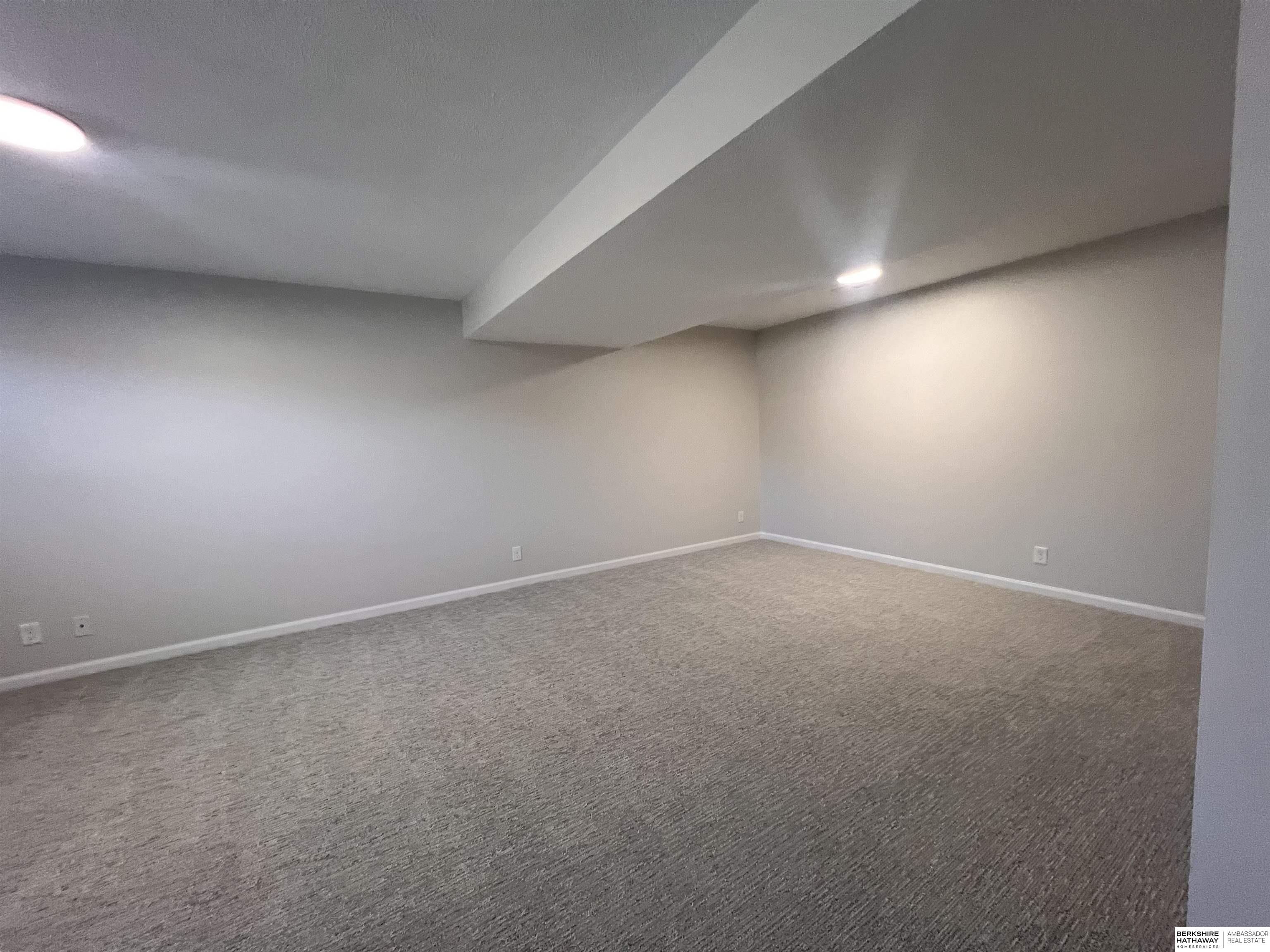 Omaha, Nebraska 68135, United States, 3 Bedrooms Bedrooms, ,2 BathroomsBathrooms,Residential,Pending,13873