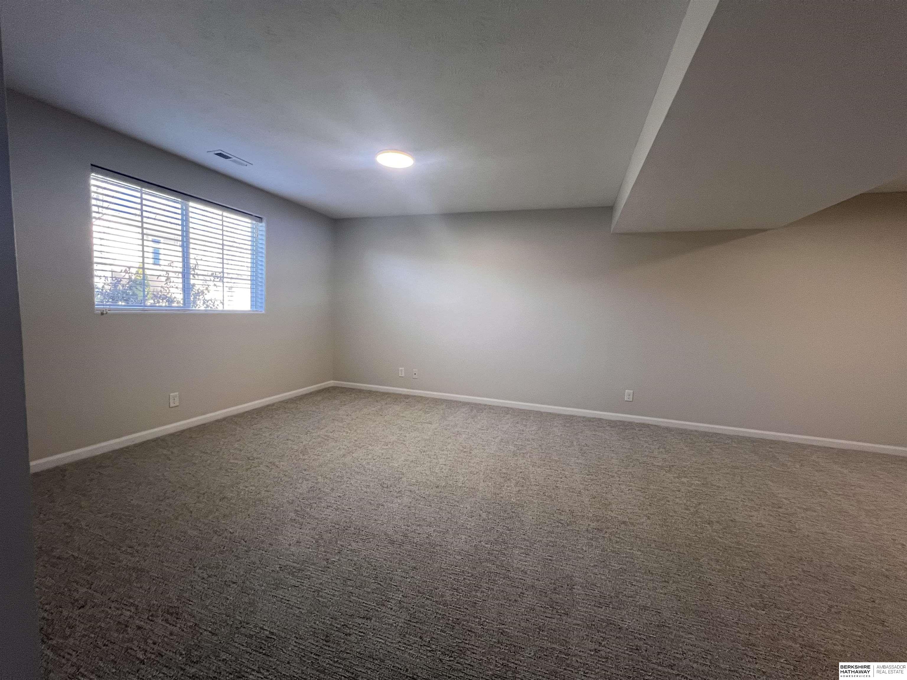 Omaha, Nebraska 68135, United States, 3 Bedrooms Bedrooms, ,2 BathroomsBathrooms,Residential,Pending,13873