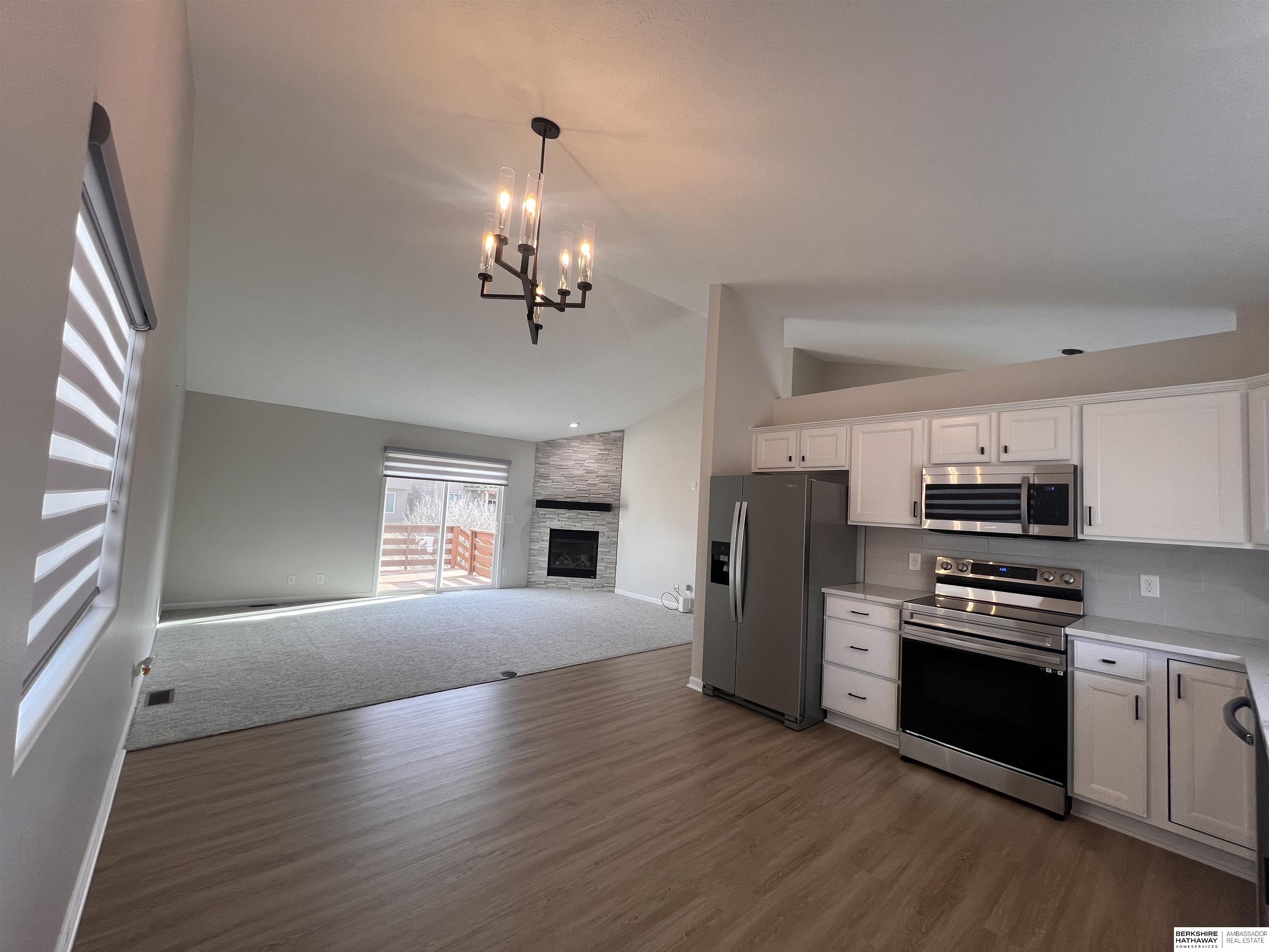 Omaha, Nebraska 68135, United States, 3 Bedrooms Bedrooms, ,2 BathroomsBathrooms,Residential,Pending,13873