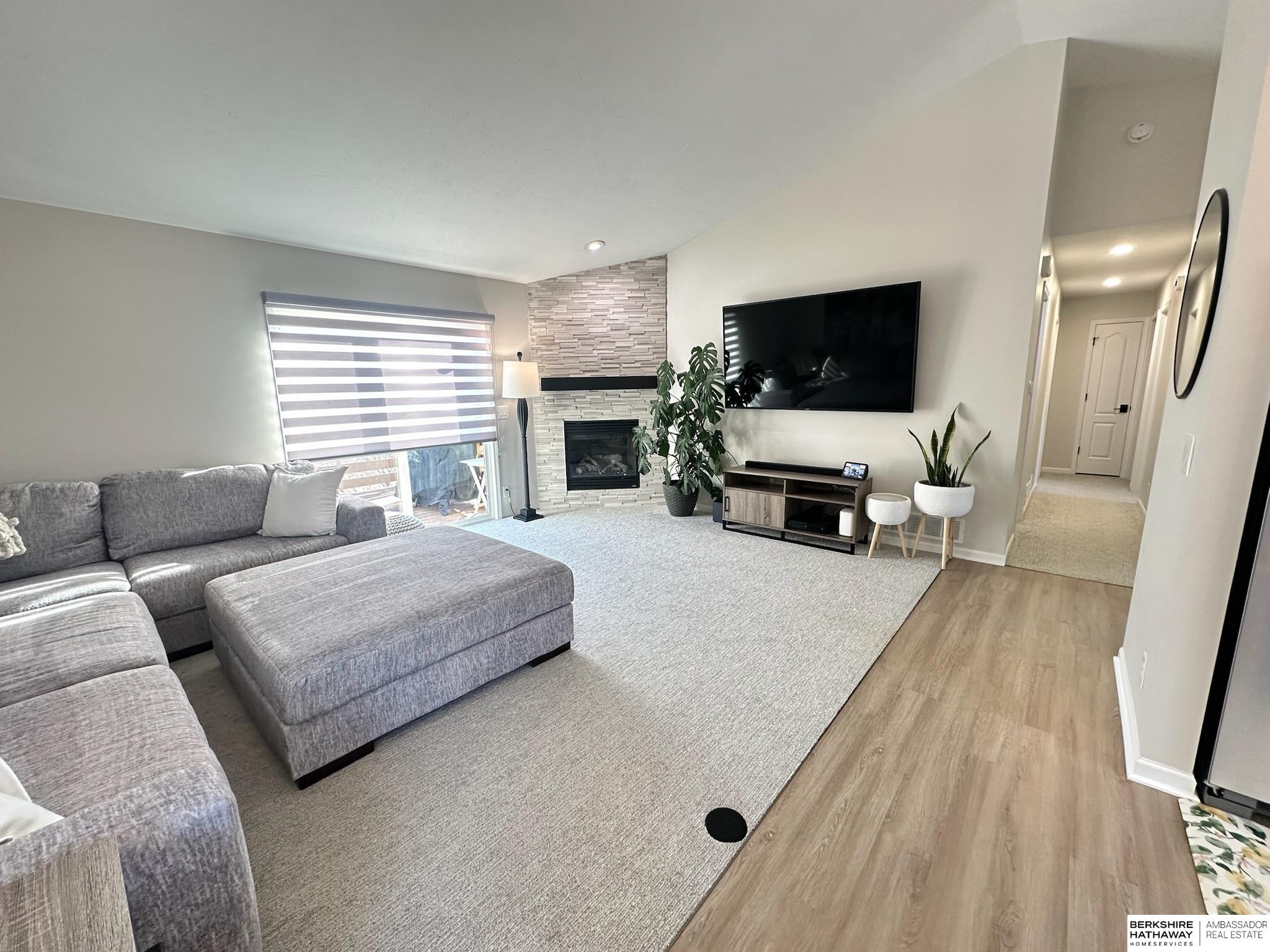 Omaha, Nebraska 68135, United States, 3 Bedrooms Bedrooms, ,2 BathroomsBathrooms,Residential,Pending,13873