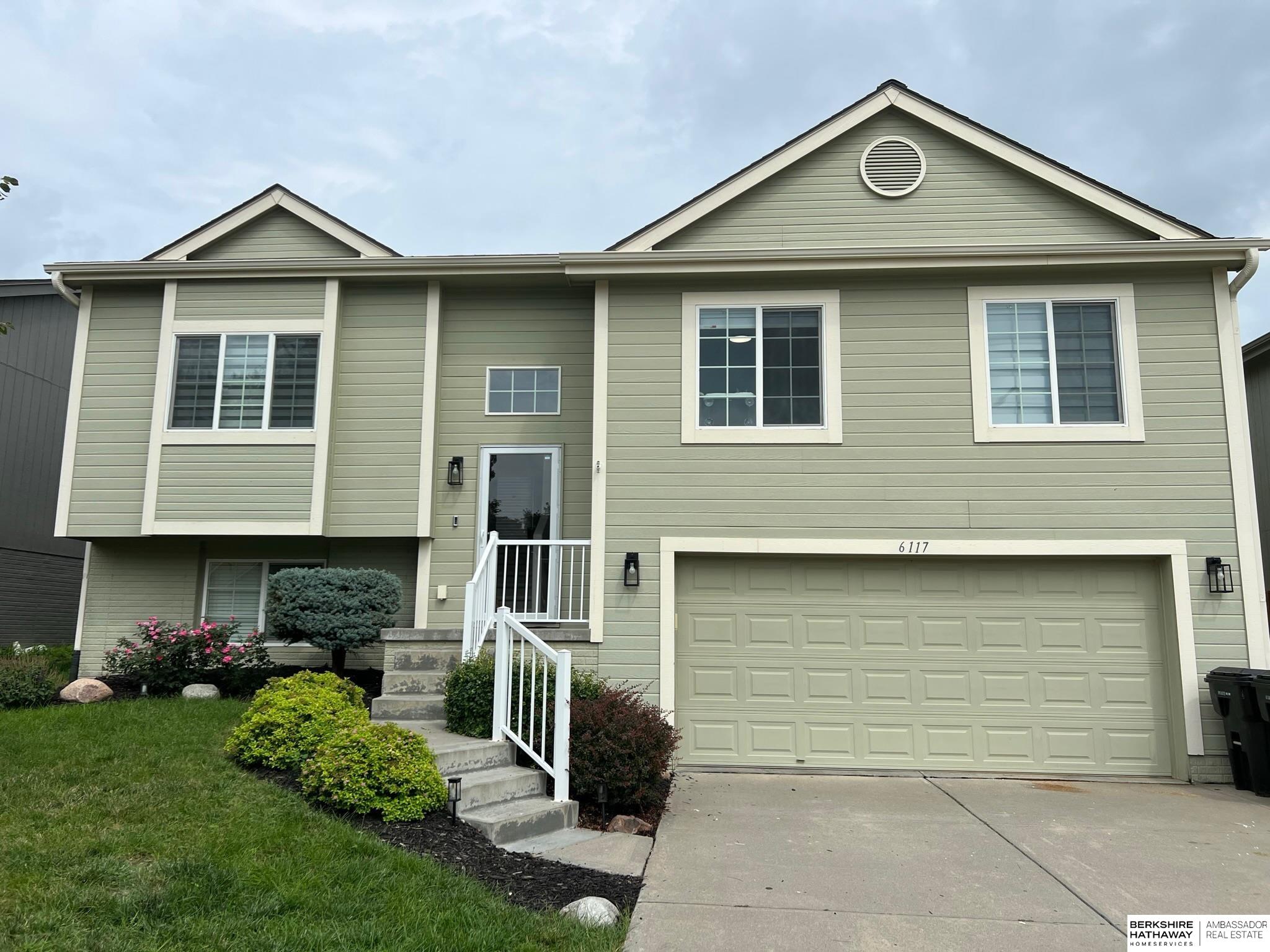 Omaha, Nebraska 68135, United States, 3 Bedrooms Bedrooms, ,2 BathroomsBathrooms,Residential,Pending,13873