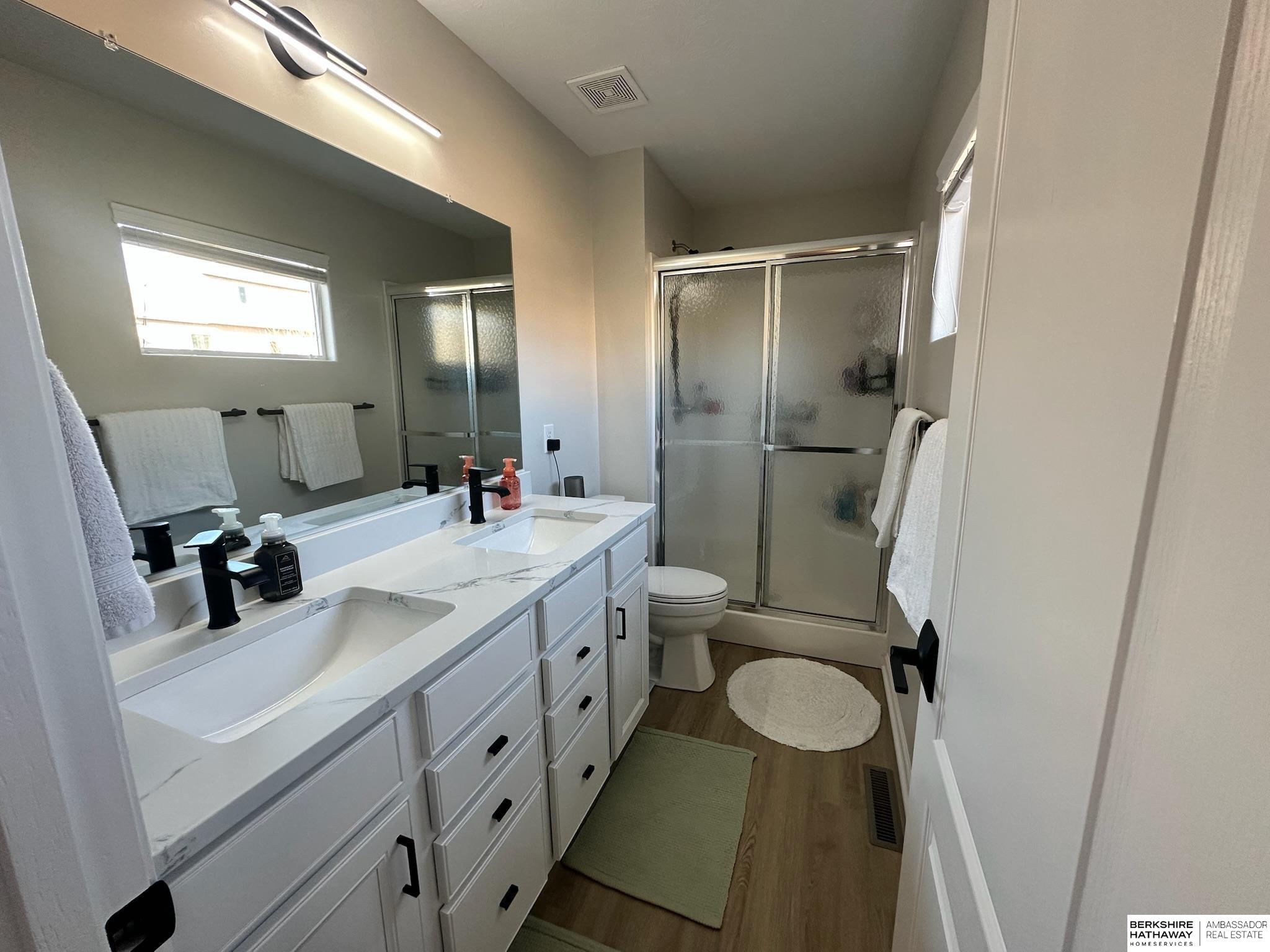 Omaha, Nebraska 68135, United States, 3 Bedrooms Bedrooms, ,2 BathroomsBathrooms,Residential,Pending,13873