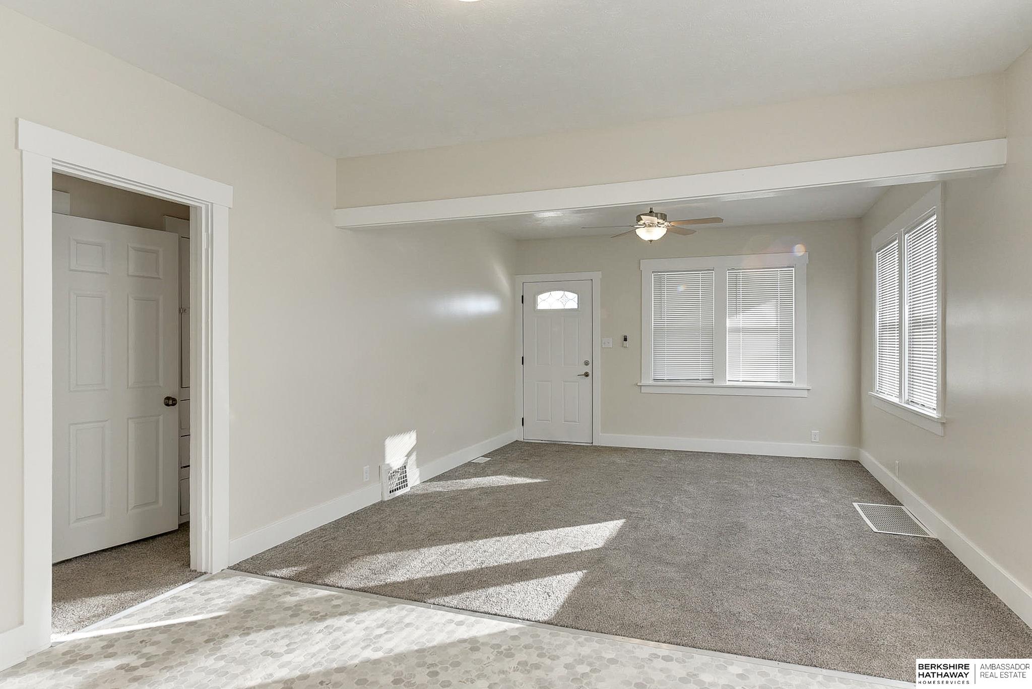 Lincoln, Nebraska 68503, United States, 4 Bedrooms Bedrooms, ,2 BathroomsBathrooms,Residential,Pending,15811