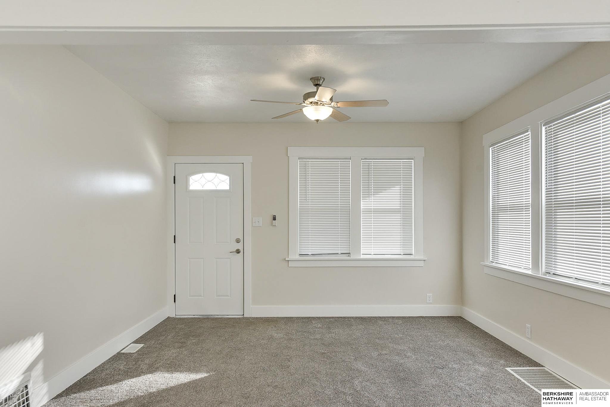 Lincoln, Nebraska 68503, United States, 4 Bedrooms Bedrooms, ,2 BathroomsBathrooms,Residential,Pending,15811