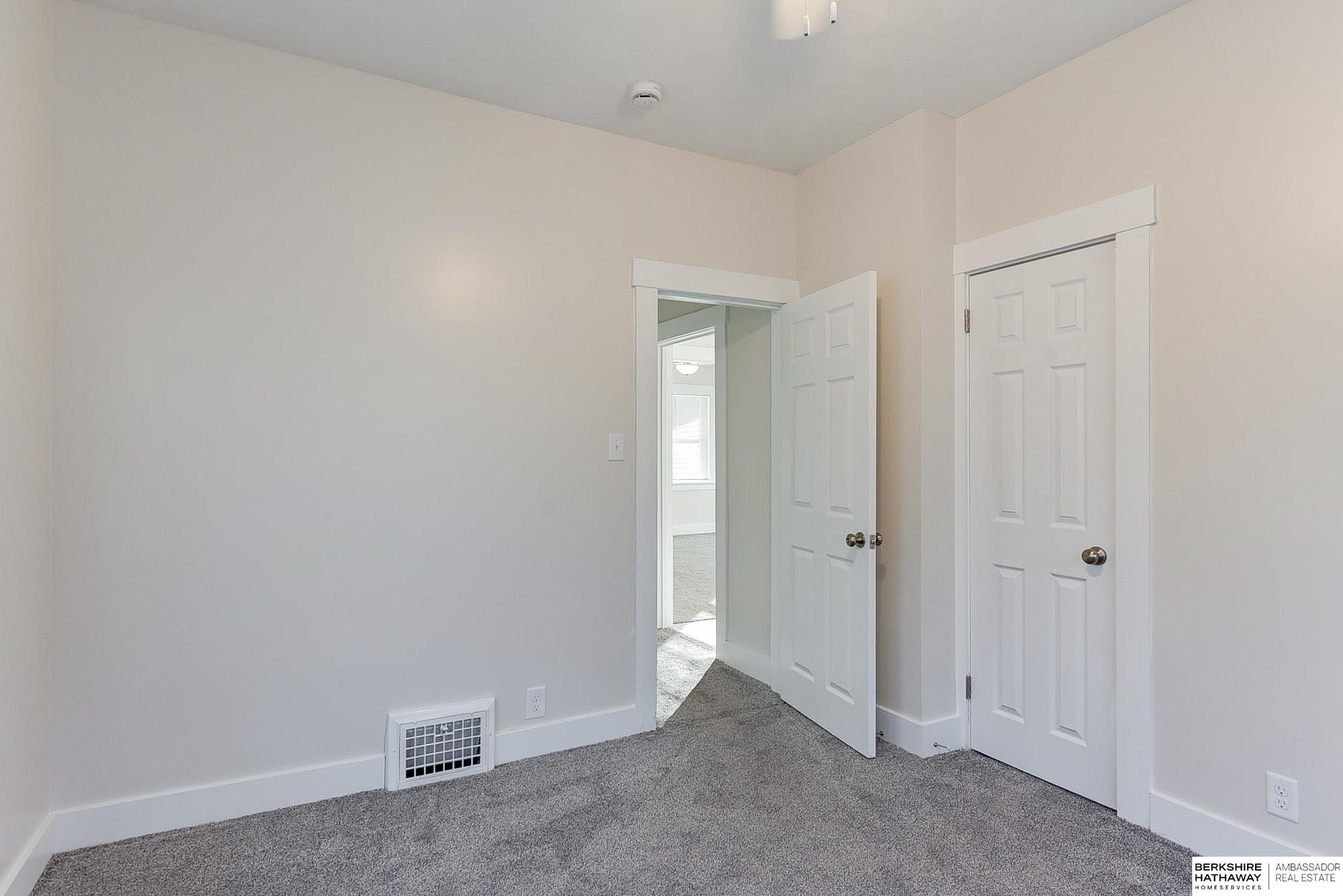 Lincoln, Nebraska 68503, United States, 4 Bedrooms Bedrooms, ,2 BathroomsBathrooms,Residential,Pending,15811