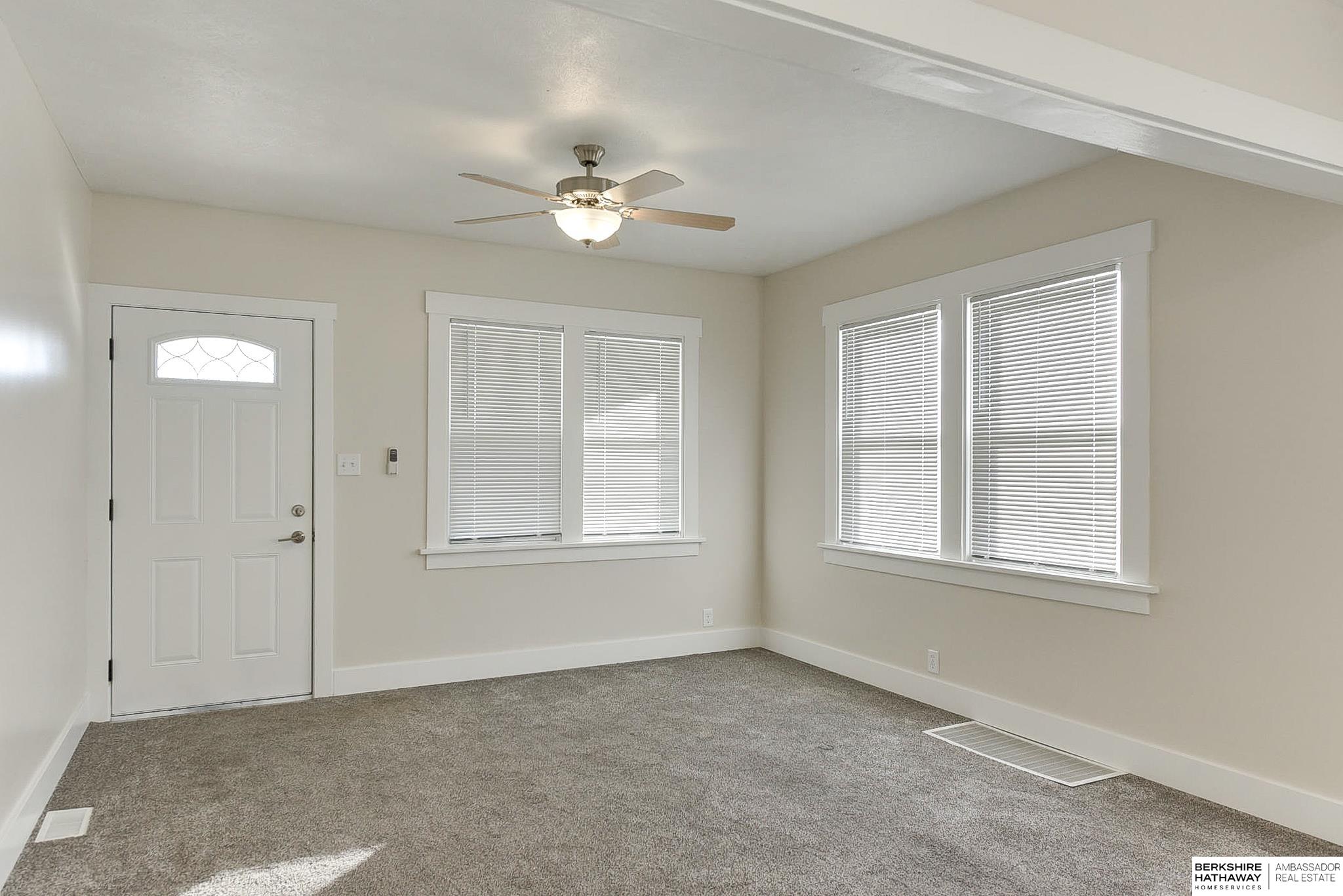 Lincoln, Nebraska 68503, United States, 4 Bedrooms Bedrooms, ,2 BathroomsBathrooms,Residential,Pending,15811