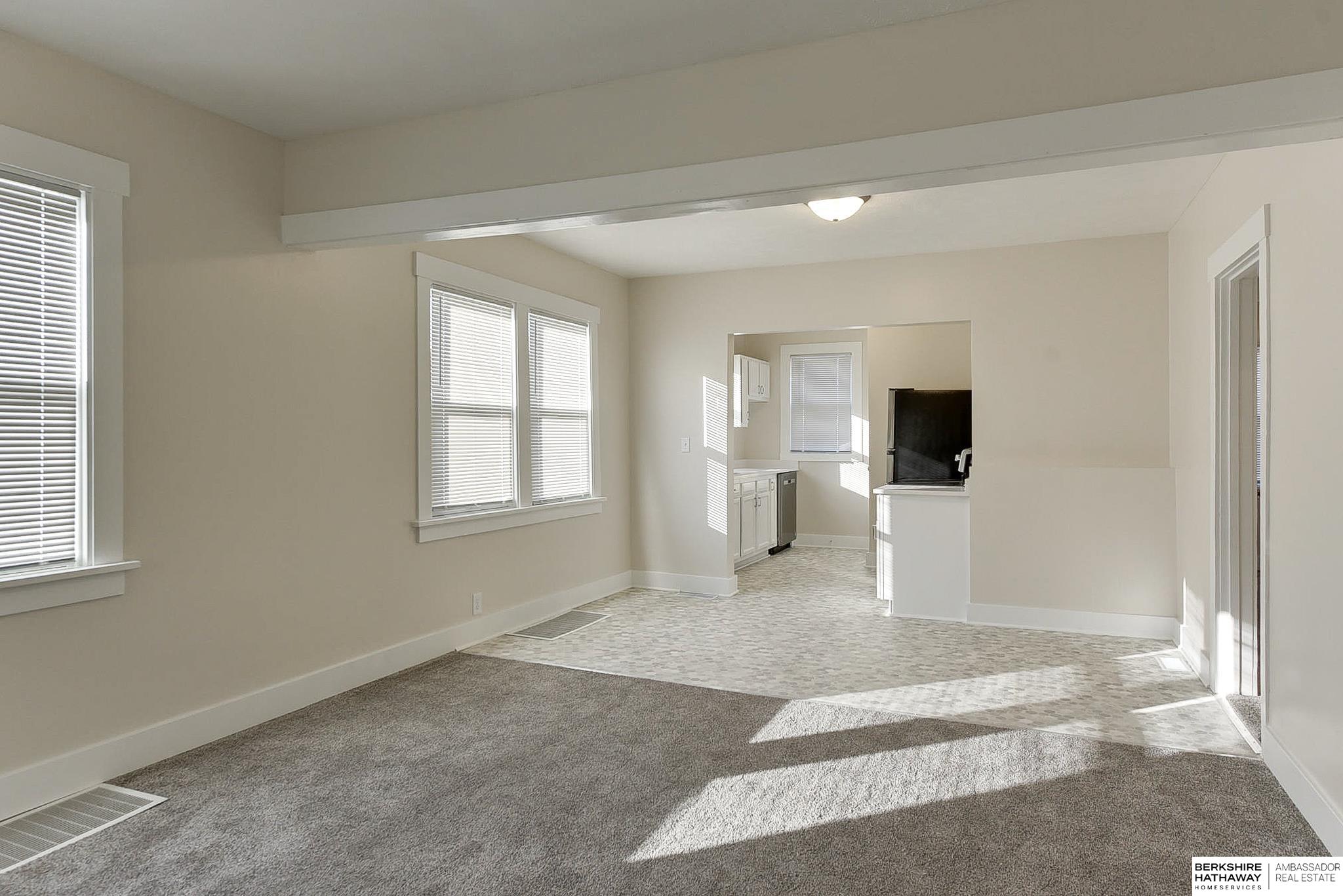 Lincoln, Nebraska 68503, United States, 4 Bedrooms Bedrooms, ,2 BathroomsBathrooms,Residential,Pending,15811