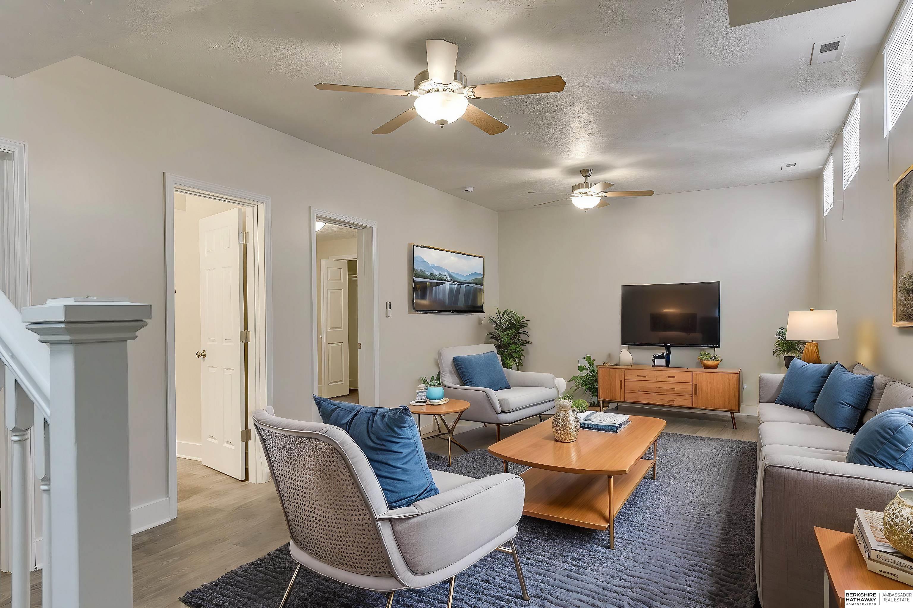 Lincoln, Nebraska 68503, United States, 4 Bedrooms Bedrooms, ,2 BathroomsBathrooms,Residential,Pending,15811