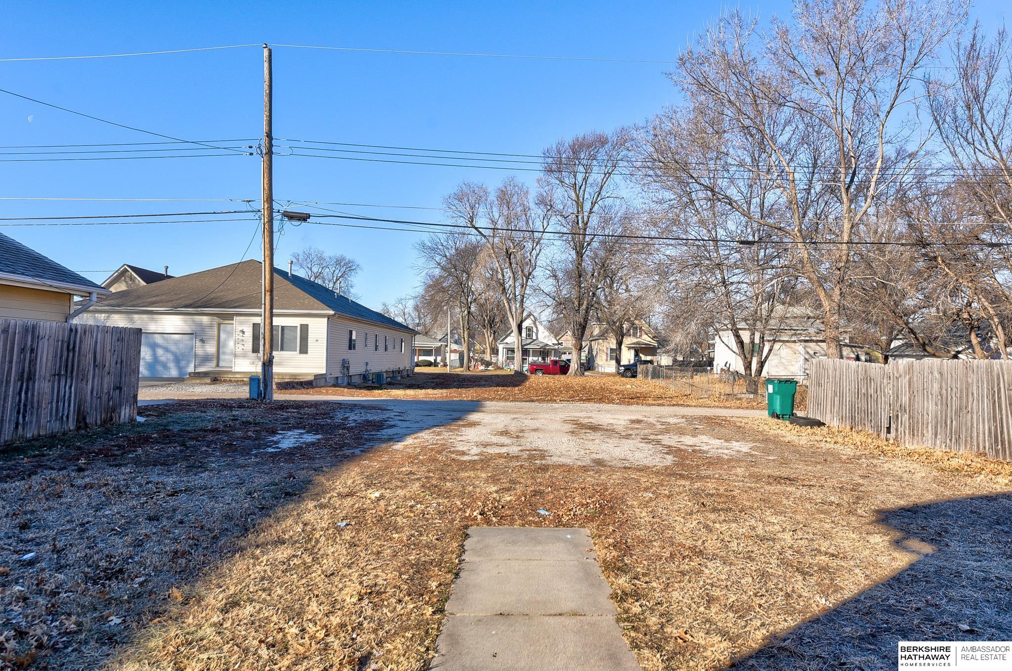 Lincoln, Nebraska 68503, United States, 4 Bedrooms Bedrooms, ,2 BathroomsBathrooms,Residential,Pending,15811