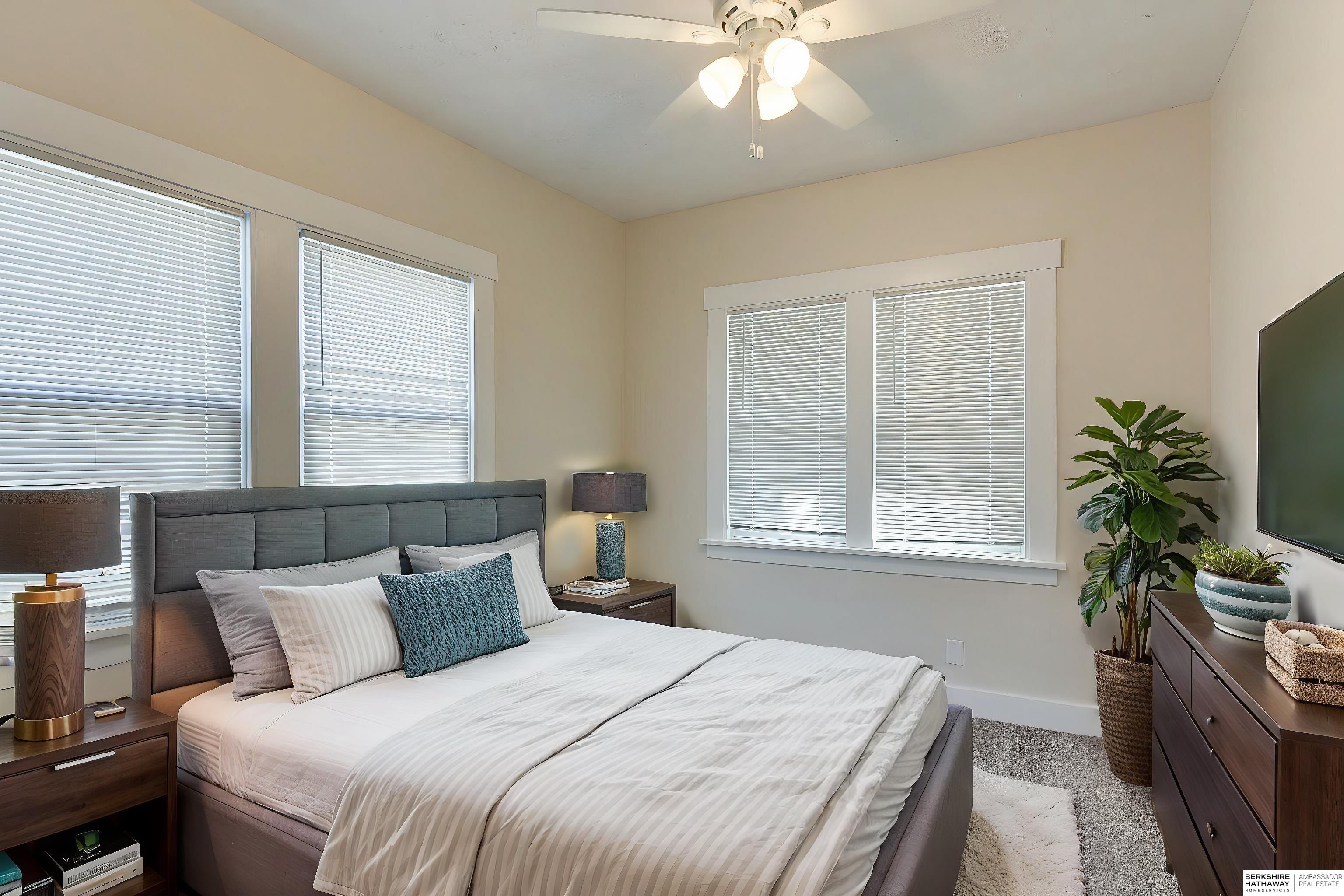 Lincoln, Nebraska 68503, United States, 4 Bedrooms Bedrooms, ,2 BathroomsBathrooms,Residential,Pending,15811