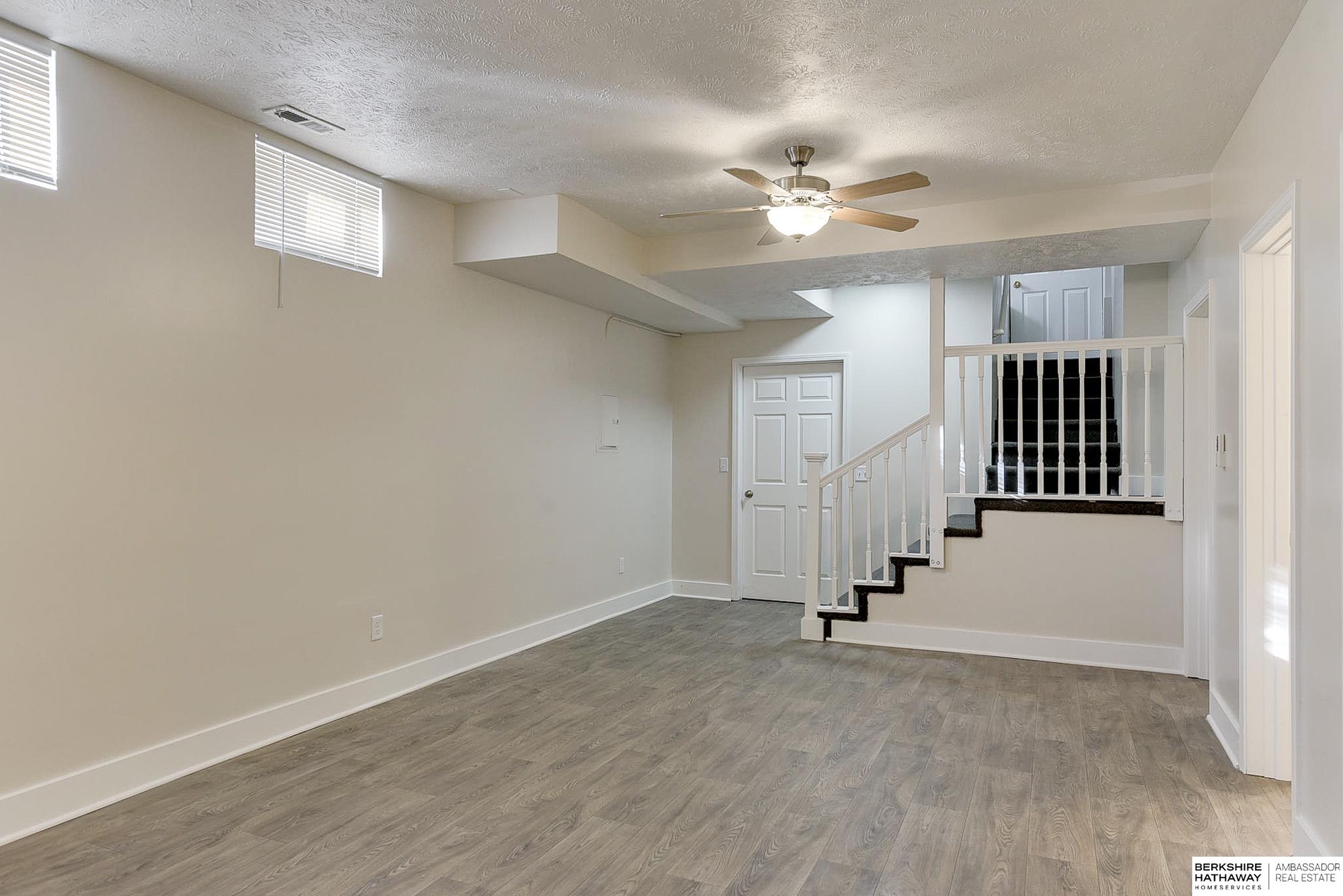 Lincoln, Nebraska 68503, United States, 4 Bedrooms Bedrooms, ,2 BathroomsBathrooms,Residential,Pending,15811