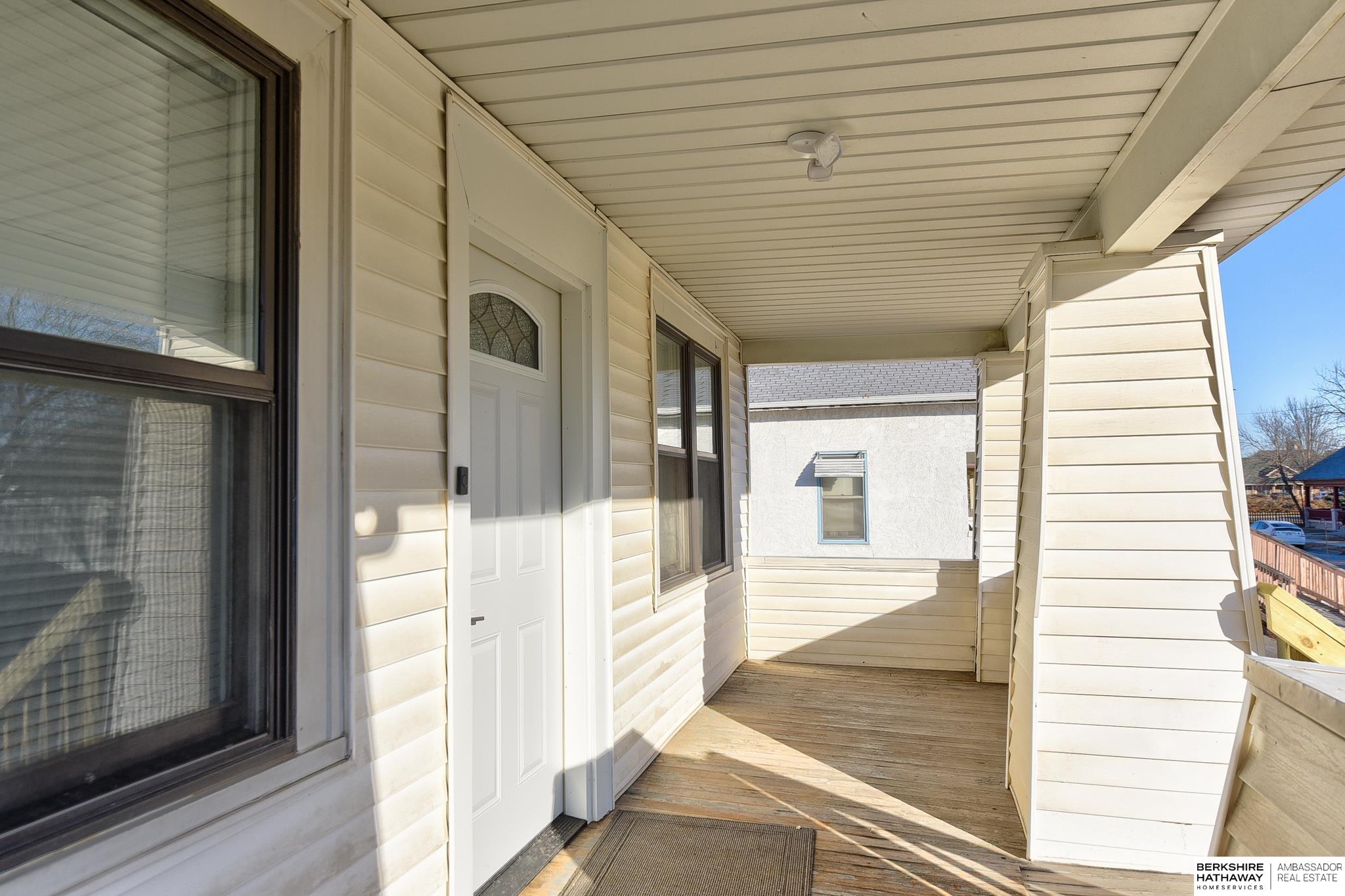 Lincoln, Nebraska 68503, United States, 4 Bedrooms Bedrooms, ,2 BathroomsBathrooms,Residential,Pending,15811