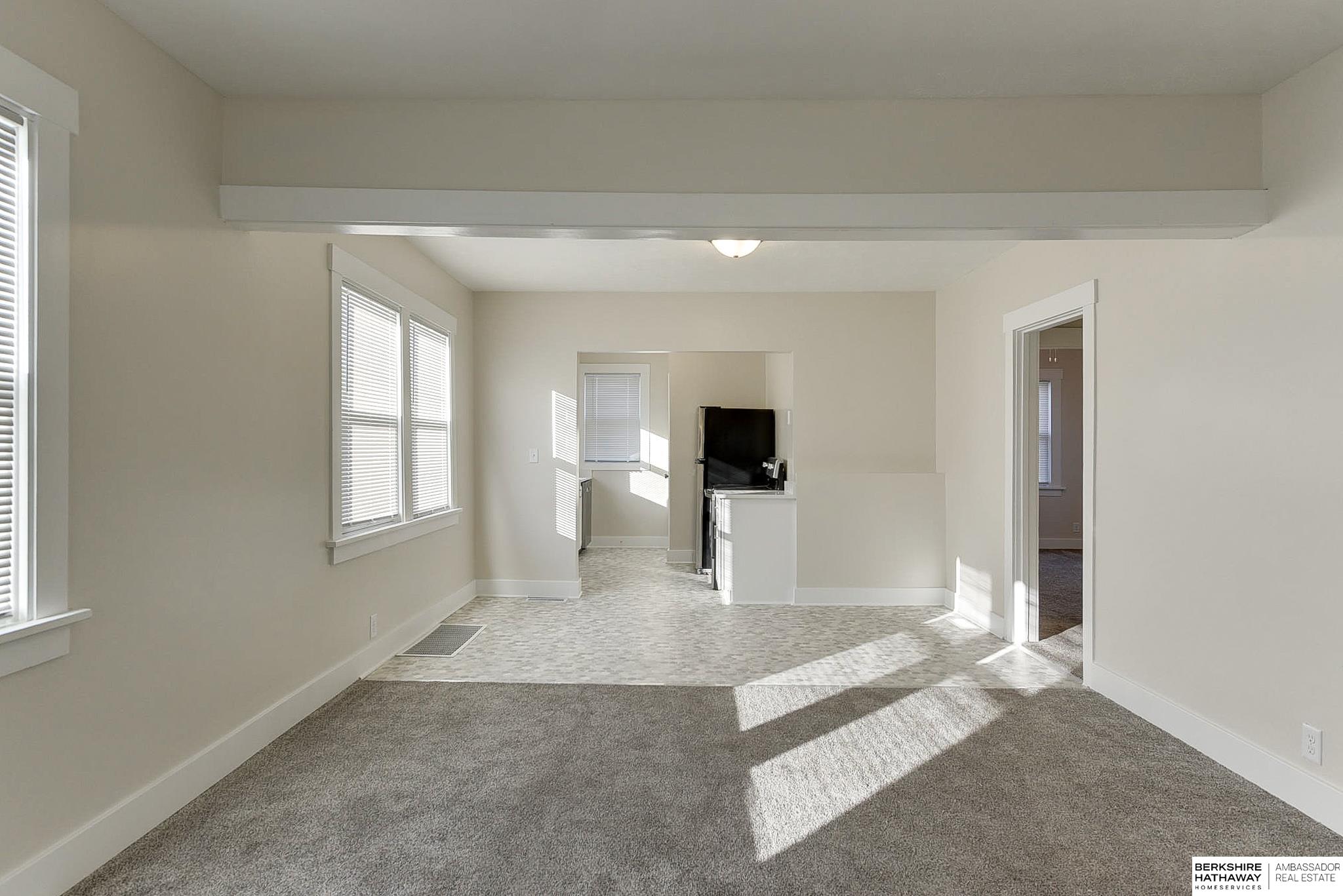 Lincoln, Nebraska 68503, United States, 4 Bedrooms Bedrooms, ,2 BathroomsBathrooms,Residential,Pending,15811