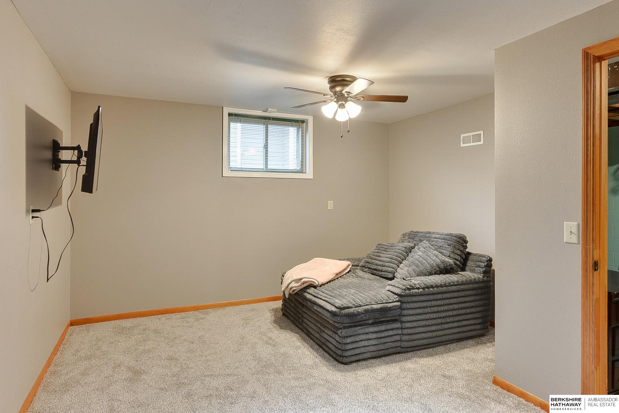 Omaha, Nebraska 68137, United States, 4 Bedrooms Bedrooms, ,2 BathroomsBathrooms,Residential,Pending,114113