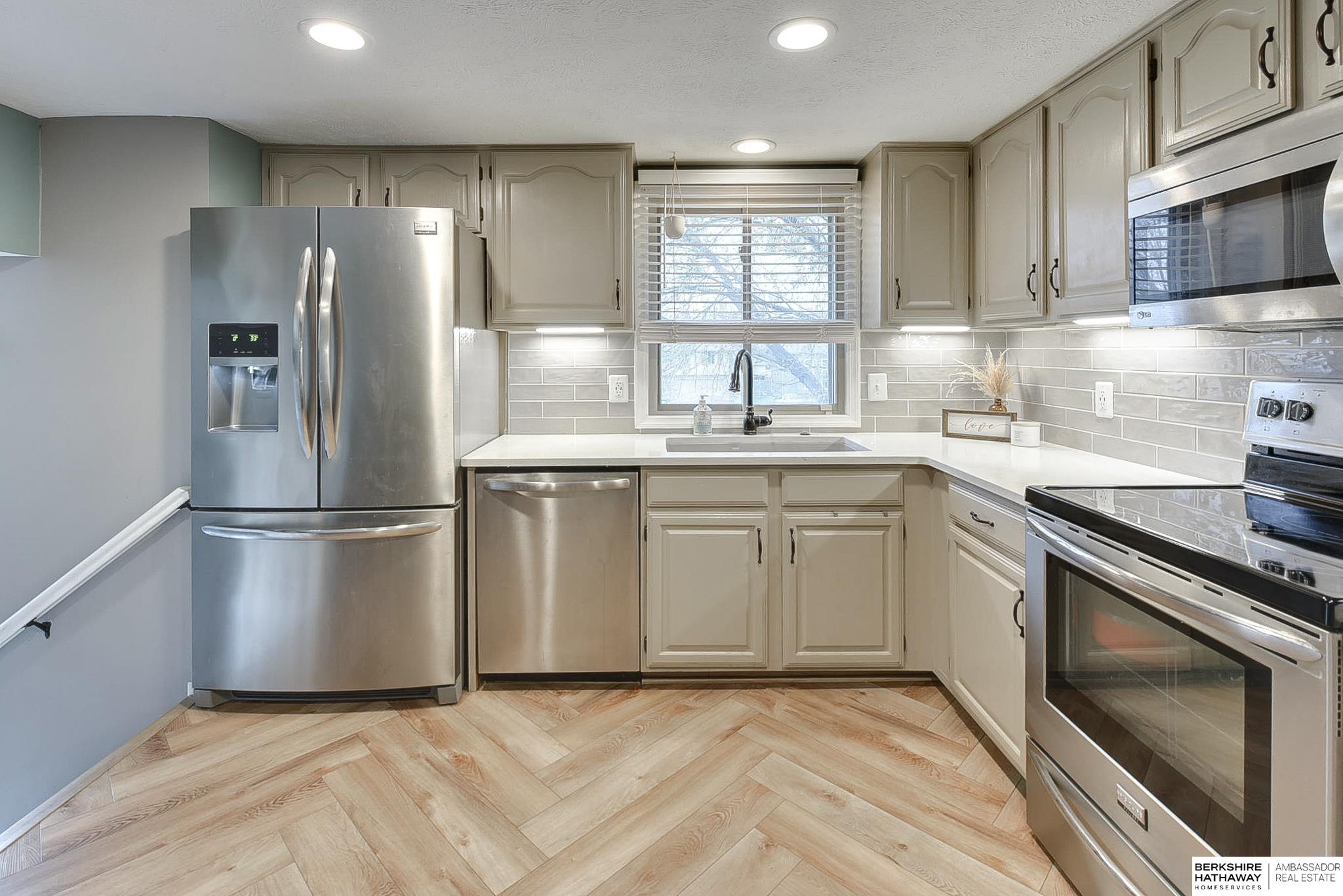 Omaha, Nebraska 68137, United States, 4 Bedrooms Bedrooms, ,2 BathroomsBathrooms,Residential,Pending,114113