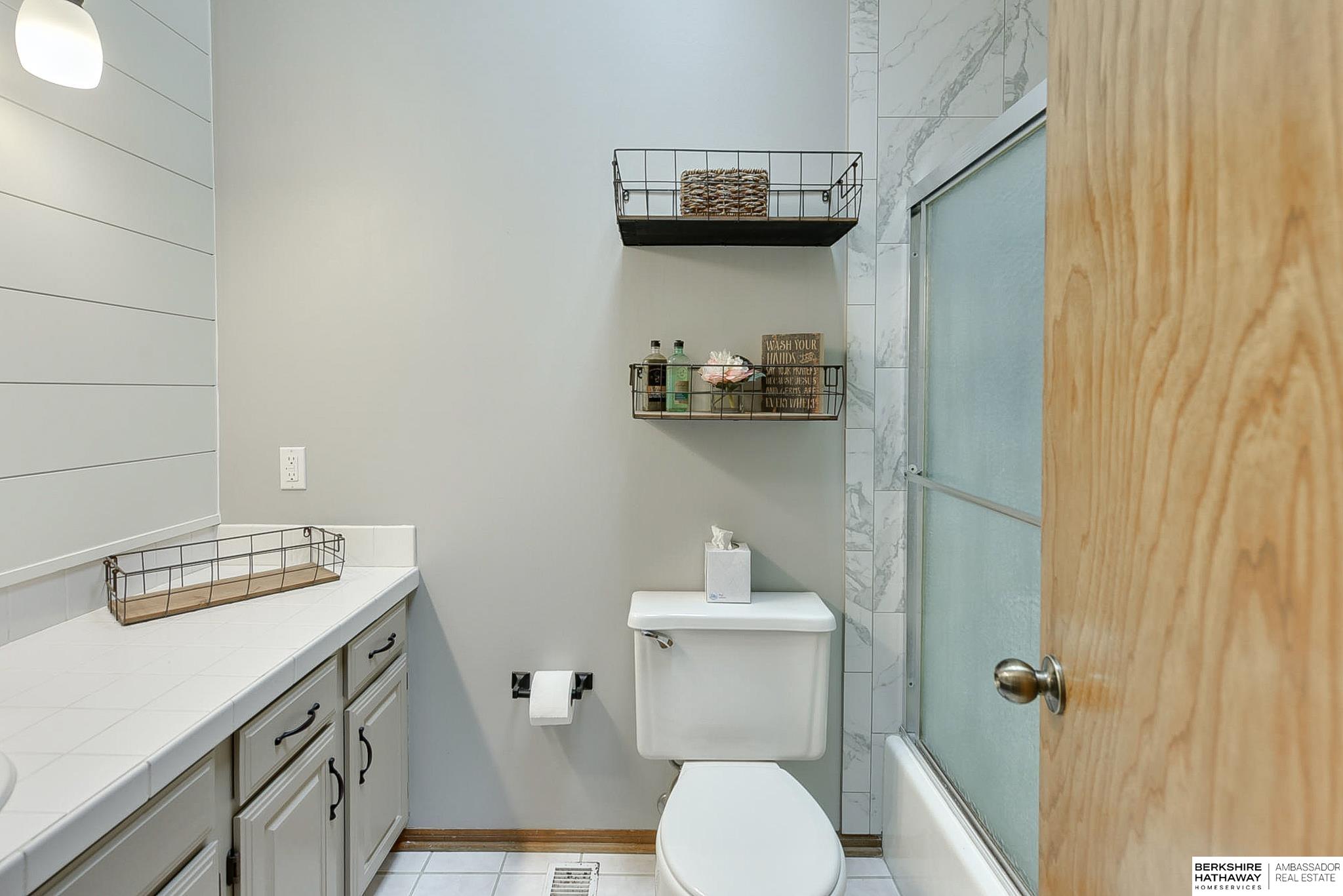 Omaha, Nebraska 68137, United States, 4 Bedrooms Bedrooms, ,2 BathroomsBathrooms,Residential,Pending,114113