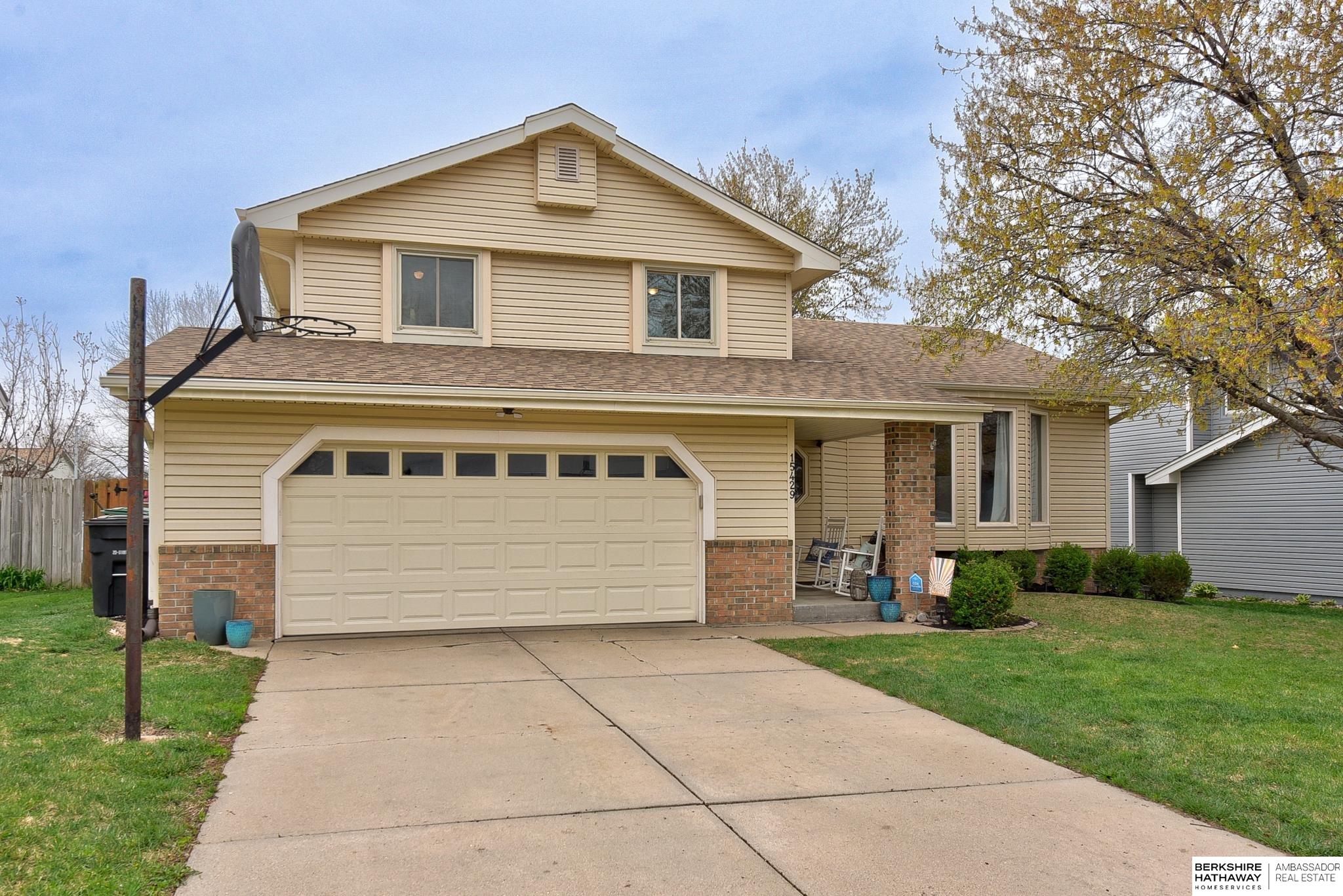 Omaha, Nebraska 68137, United States, 4 Bedrooms Bedrooms, ,2 BathroomsBathrooms,Residential,Pending,114113