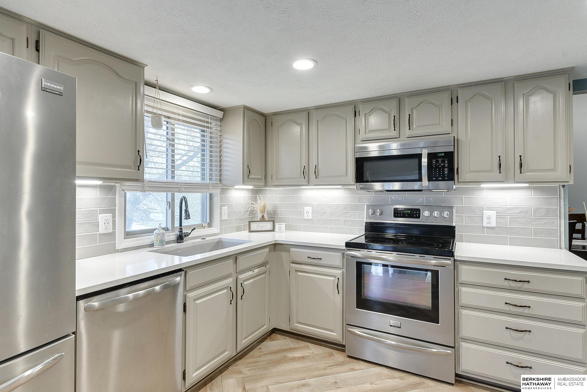 Omaha, Nebraska 68137, United States, 4 Bedrooms Bedrooms, ,2 BathroomsBathrooms,Residential,Pending,114113