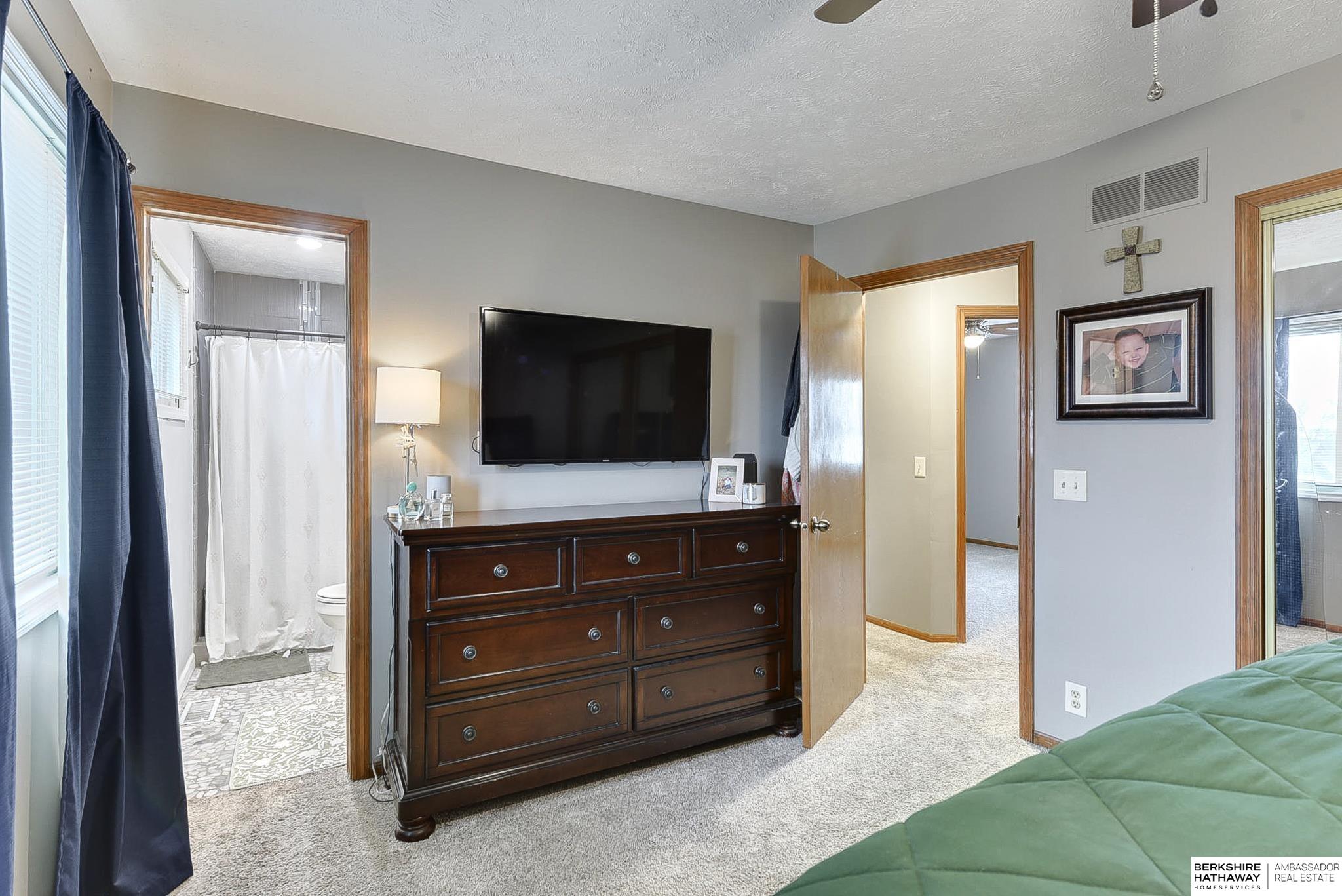 Omaha, Nebraska 68137, United States, 4 Bedrooms Bedrooms, ,2 BathroomsBathrooms,Residential,Pending,114113