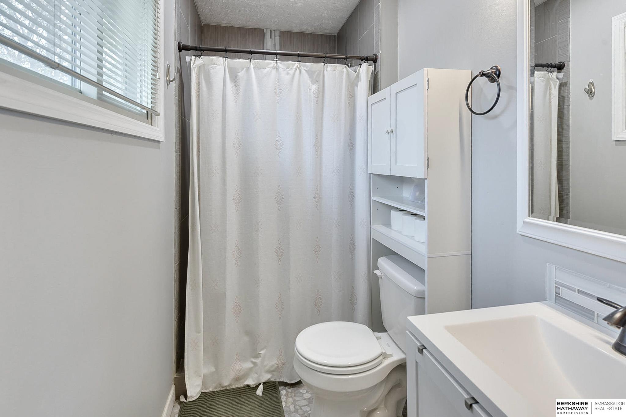 Omaha, Nebraska 68137, United States, 4 Bedrooms Bedrooms, ,2 BathroomsBathrooms,Residential,Pending,114113