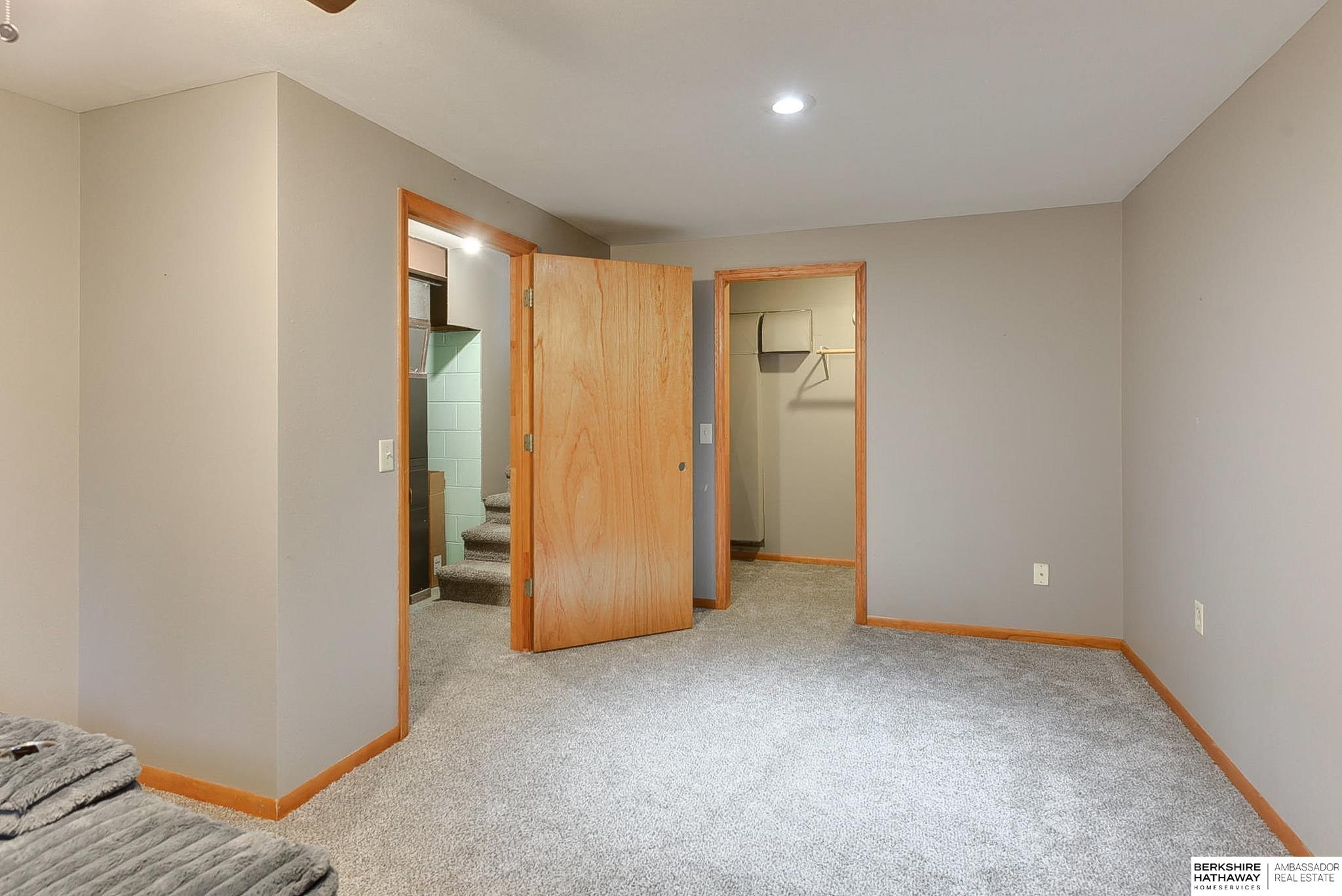 Omaha, Nebraska 68137, United States, 4 Bedrooms Bedrooms, ,2 BathroomsBathrooms,Residential,Pending,114113