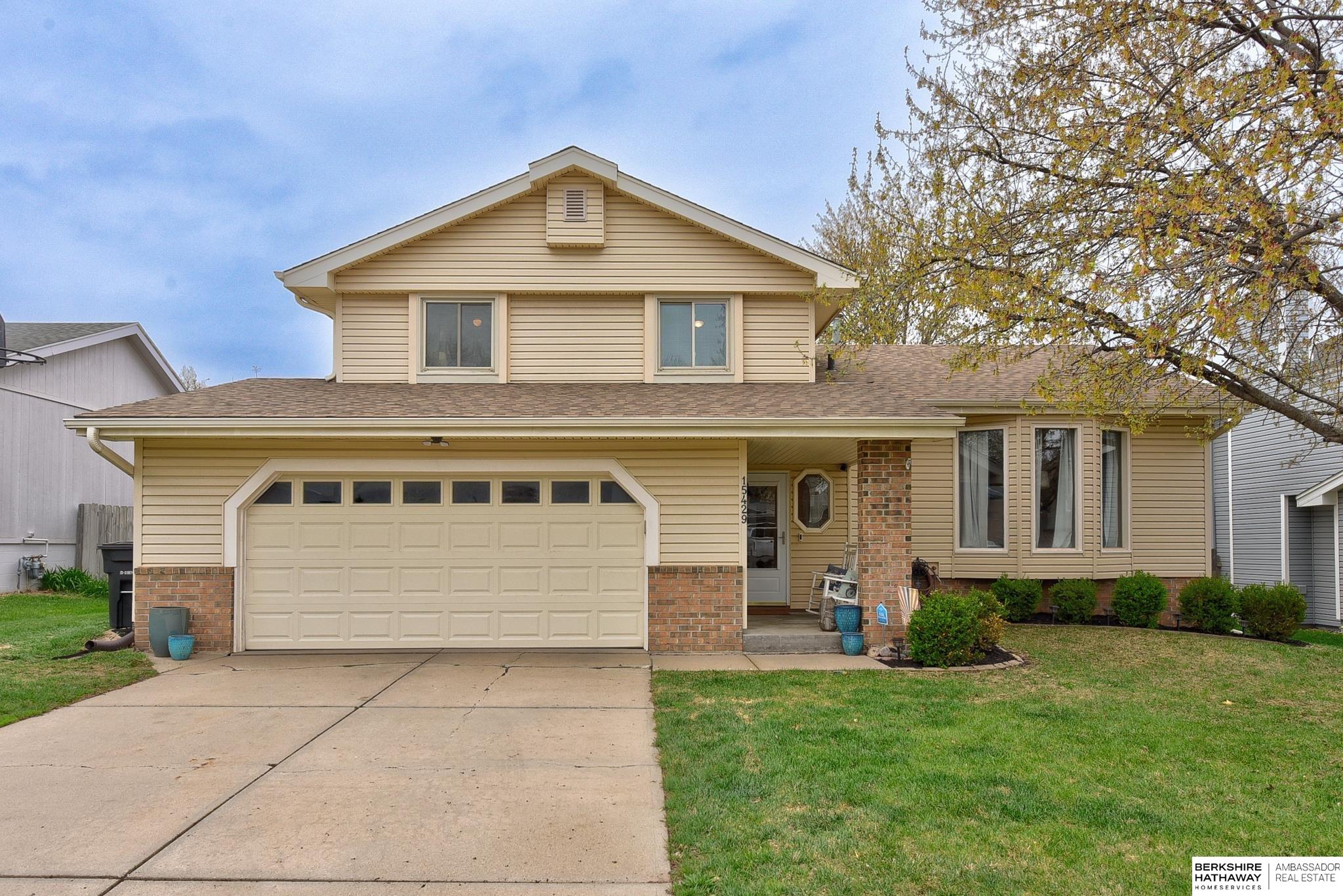 Omaha, Nebraska 68137, United States, 4 Bedrooms Bedrooms, ,2 BathroomsBathrooms,Residential,Pending,114113