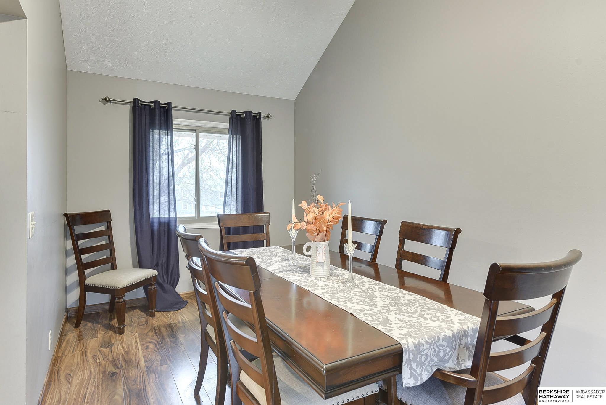 Omaha, Nebraska 68137, United States, 4 Bedrooms Bedrooms, ,2 BathroomsBathrooms,Residential,Pending,114113