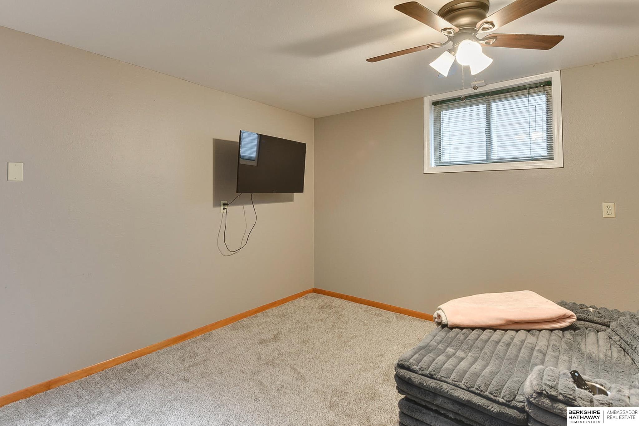 Omaha, Nebraska 68137, United States, 4 Bedrooms Bedrooms, ,2 BathroomsBathrooms,Residential,Pending,114113