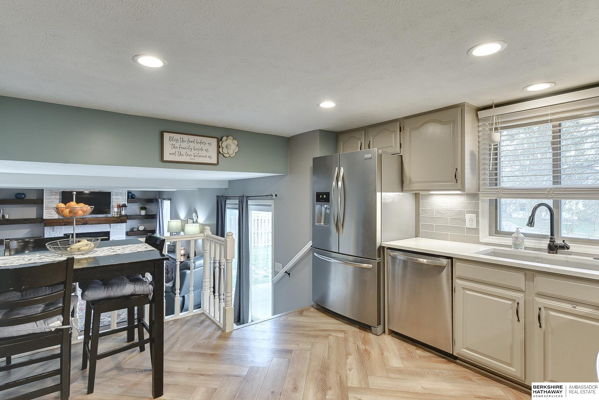 Omaha, Nebraska 68137, United States, 4 Bedrooms Bedrooms, ,2 BathroomsBathrooms,Residential,Pending,114113