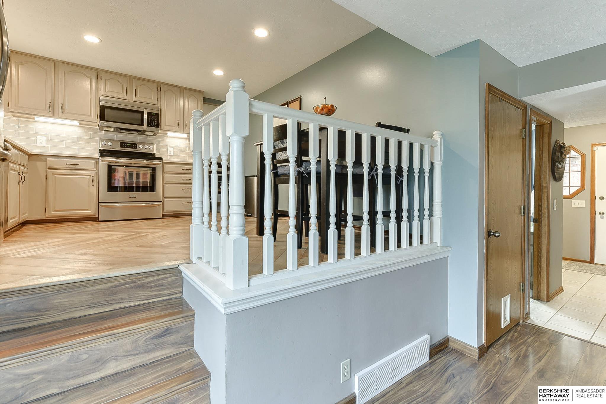 Omaha, Nebraska 68137, United States, 4 Bedrooms Bedrooms, ,2 BathroomsBathrooms,Residential,Pending,114113