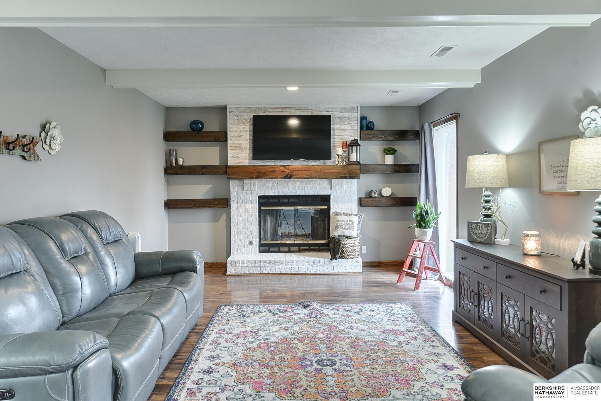 Omaha, Nebraska 68137, United States, 4 Bedrooms Bedrooms, ,2 BathroomsBathrooms,Residential,Pending,114113