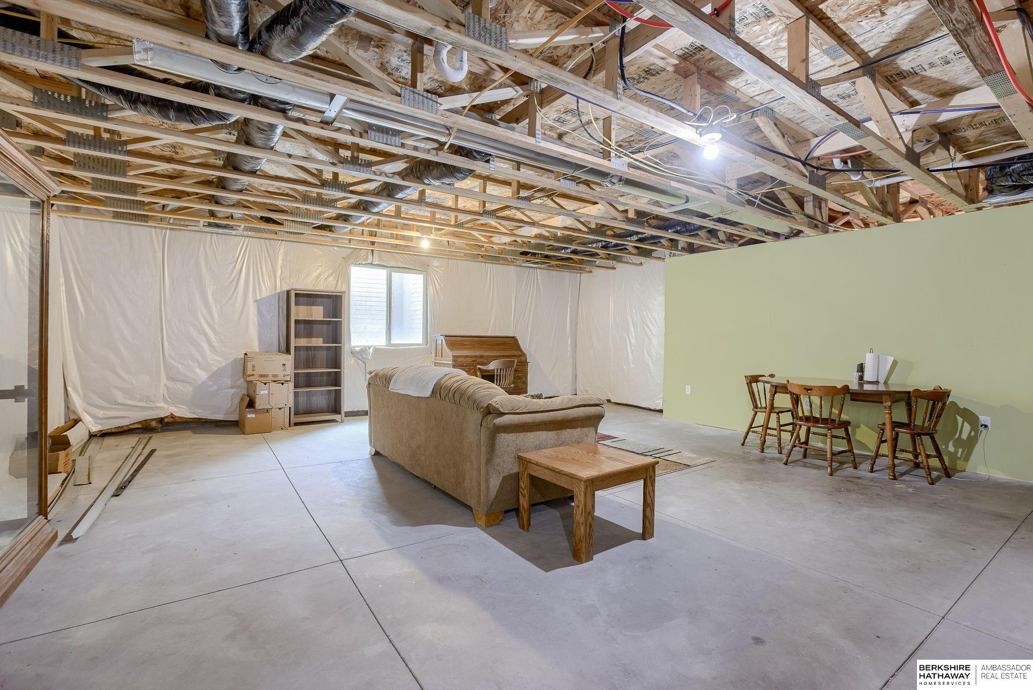 Omaha, Nebraska 68136, United States, 2 Bedrooms Bedrooms, ,2 BathroomsBathrooms,Residential,Active,3408